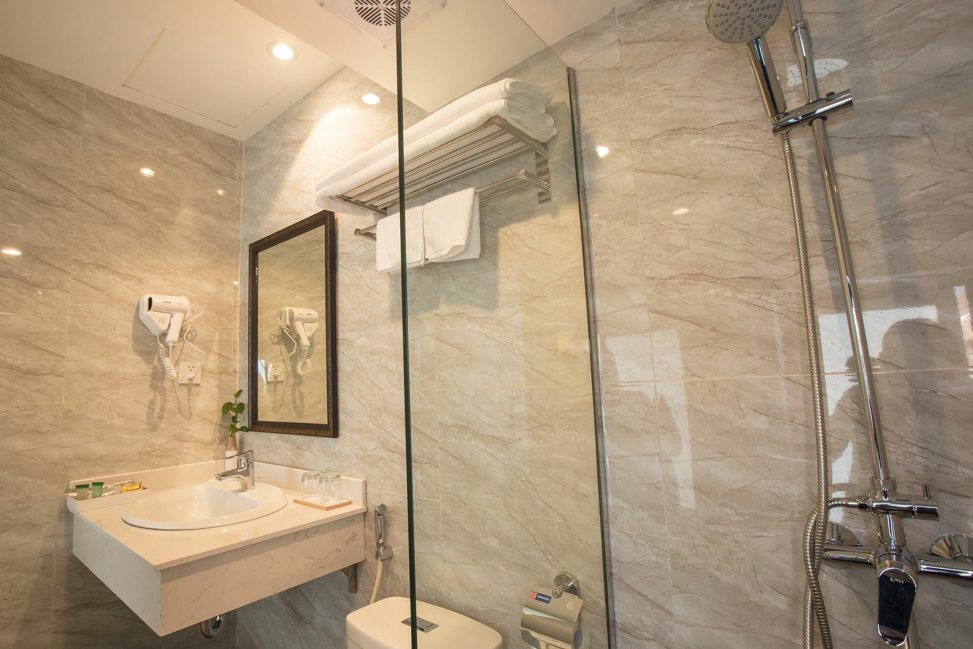 Dinh Elegant 3* Hanoi
