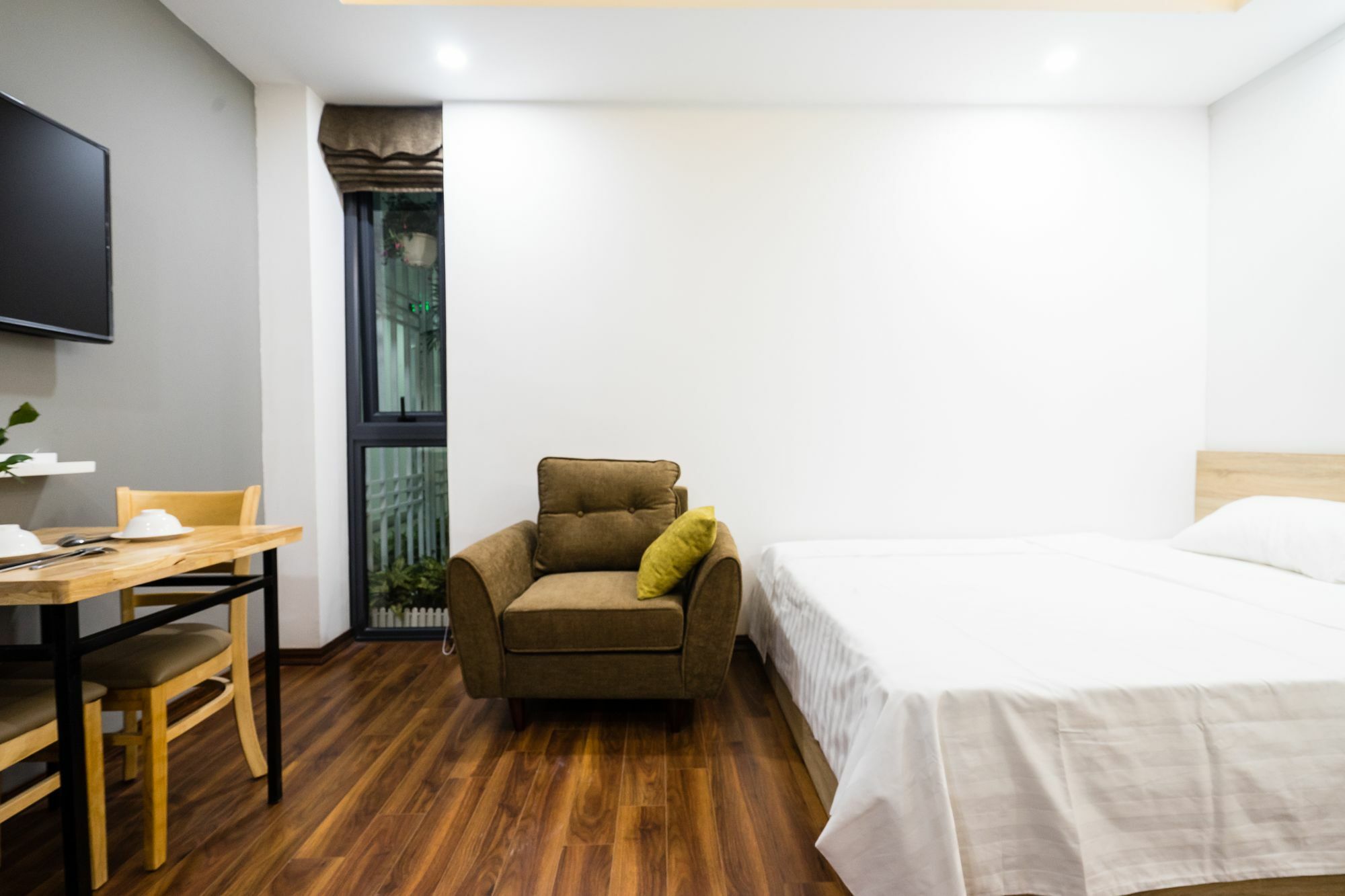 Ann House And Hanoi