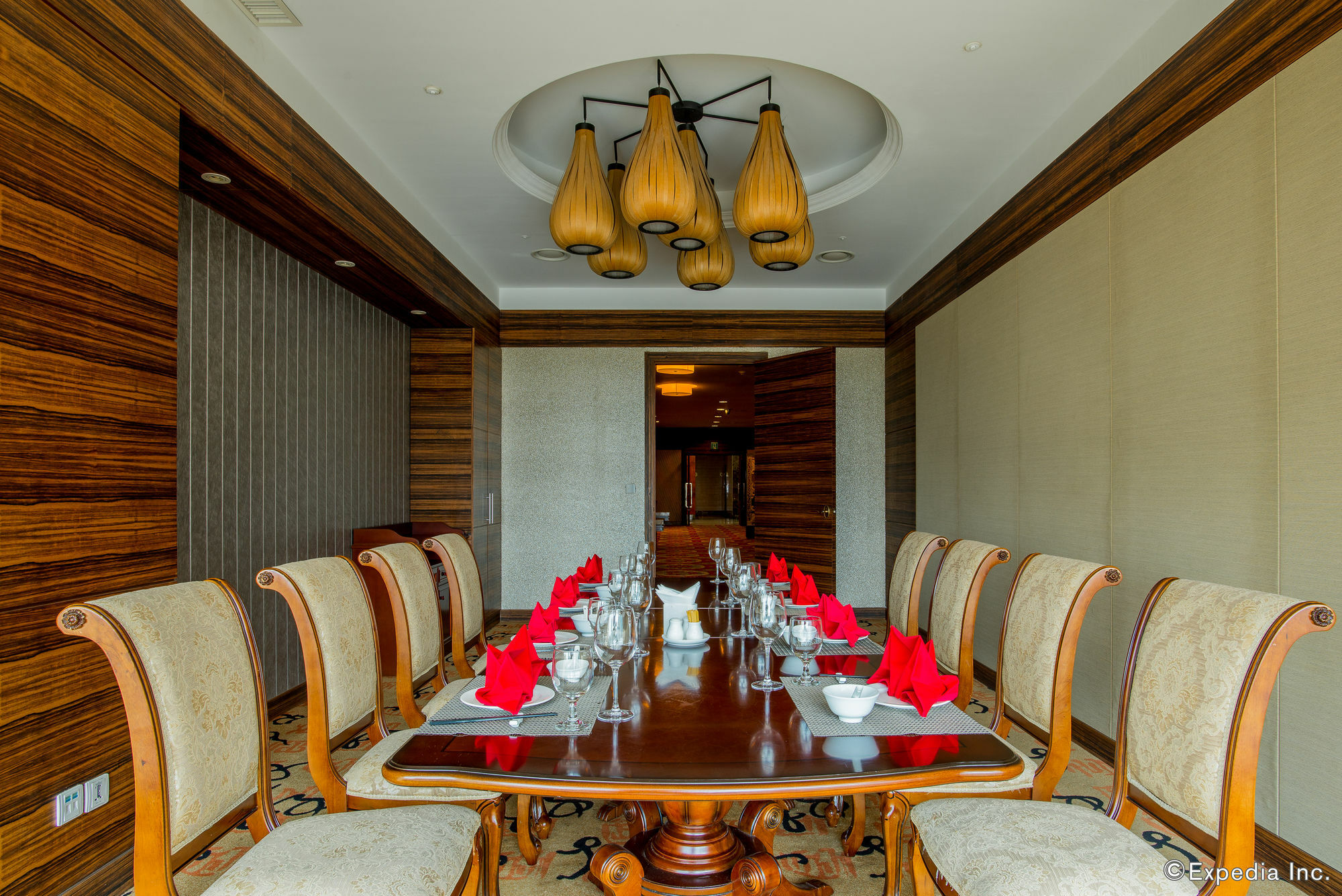 Grand Plaza Hotel 5*