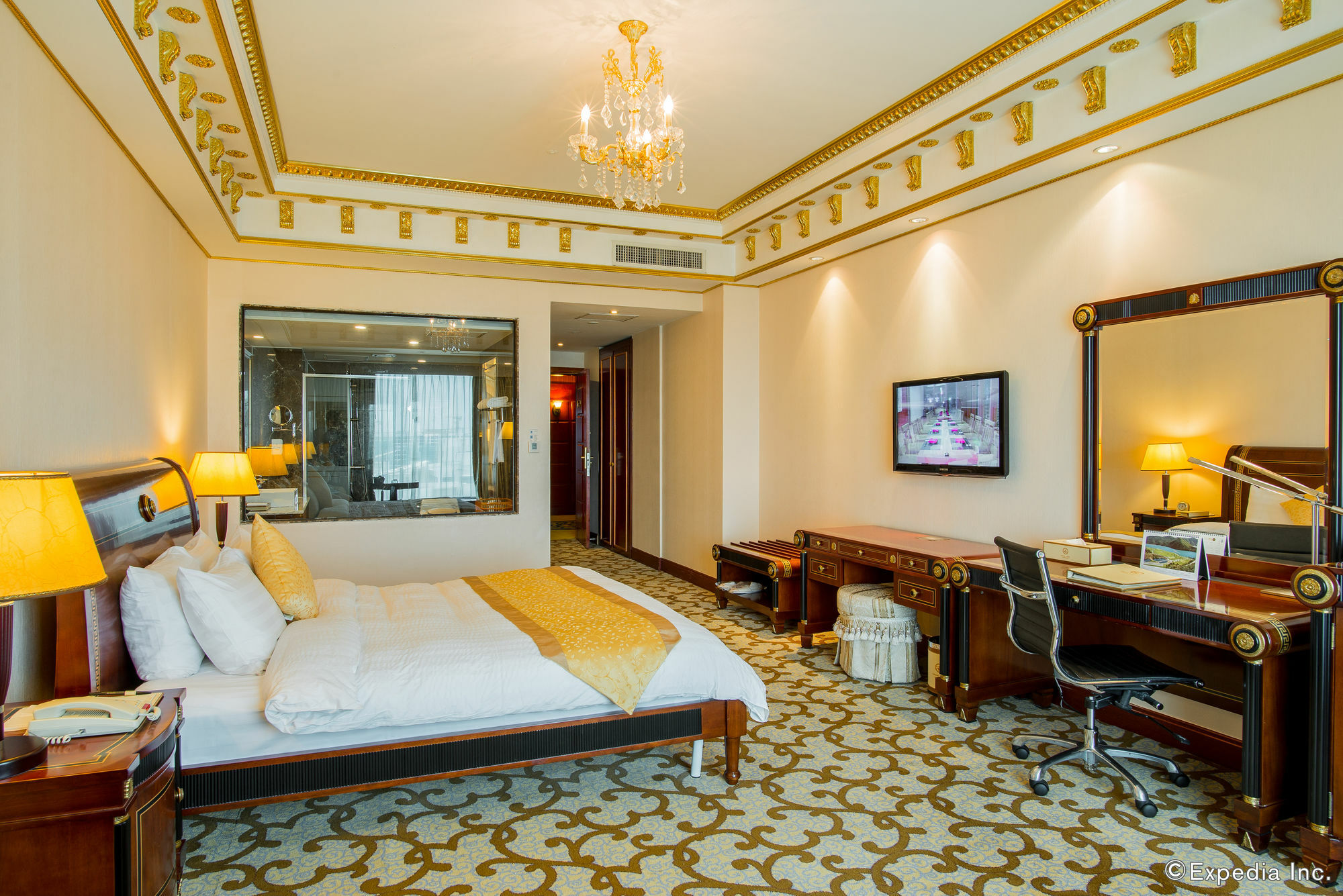 Grand Plaza Hotel 5*