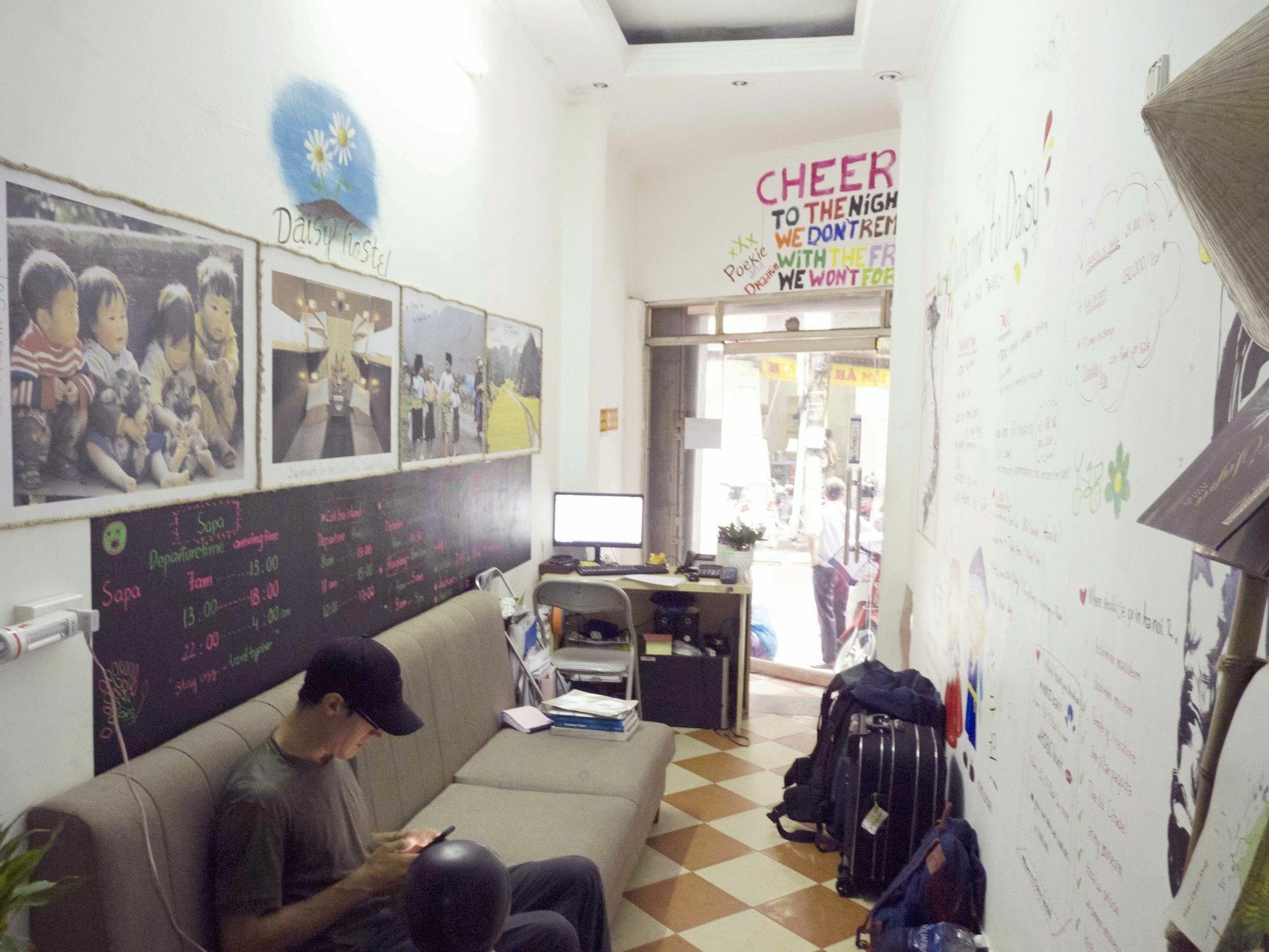 Daisy Hostel *
