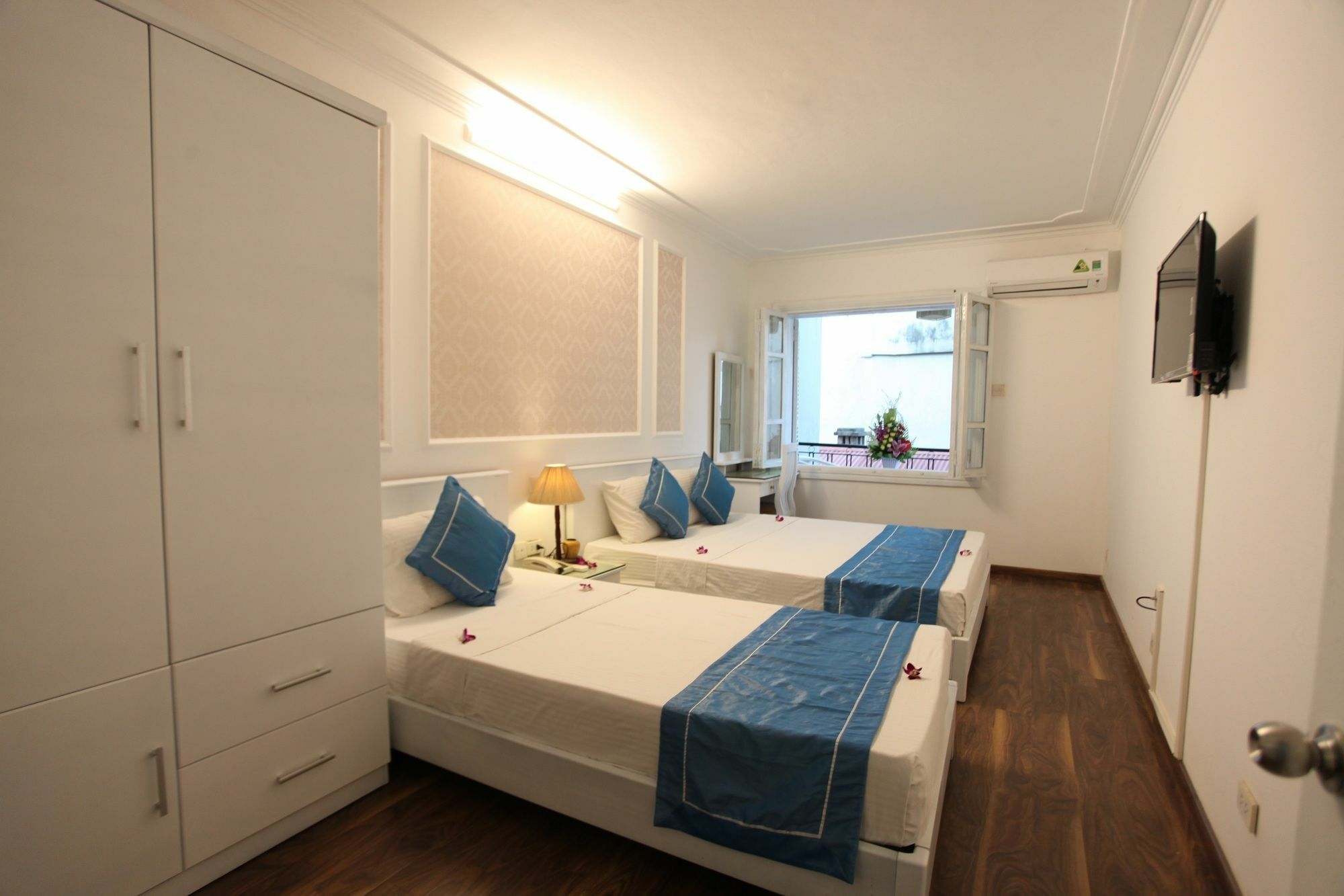 Hotel Buddy & Travel