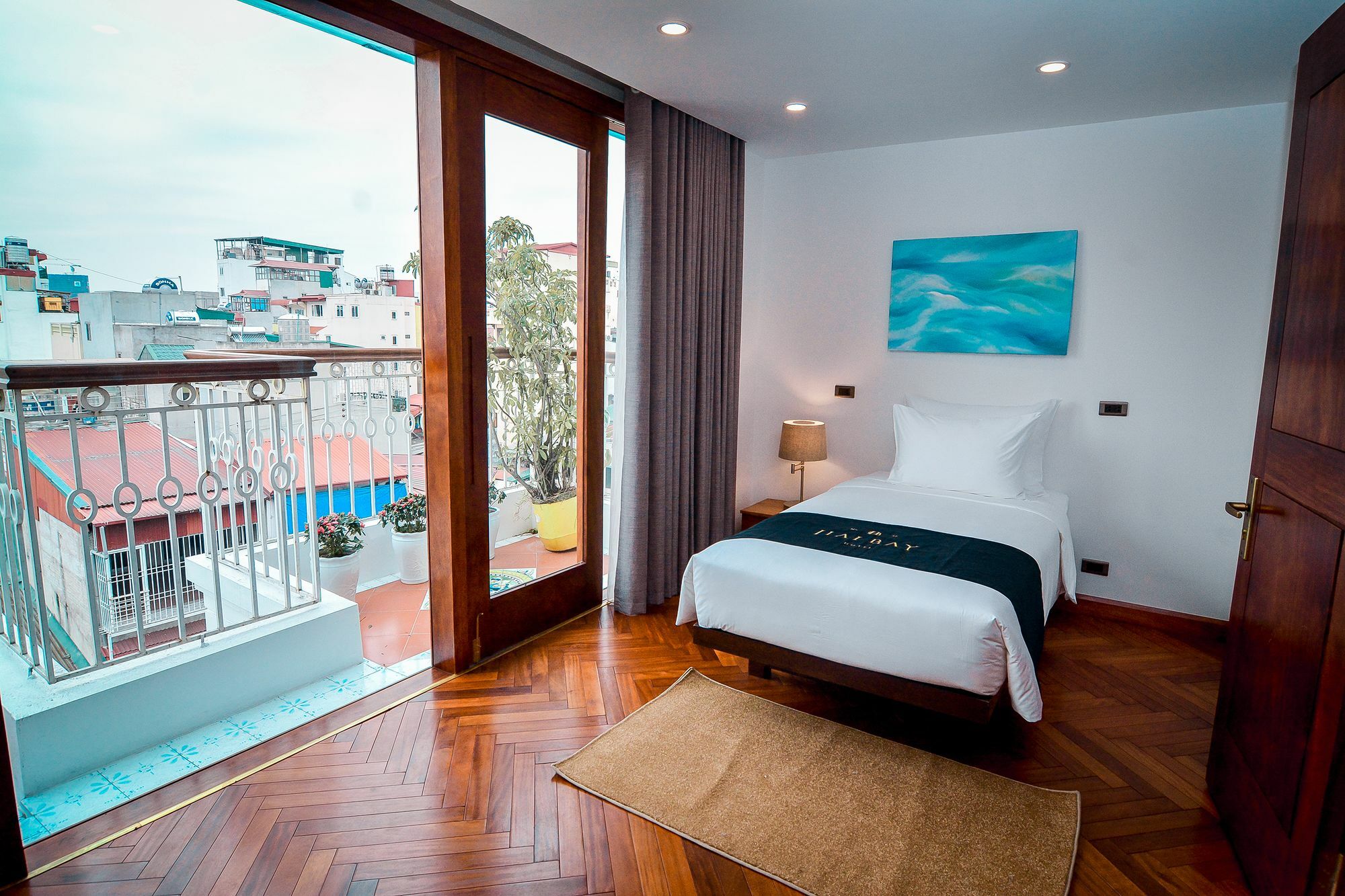 Hotel Bay & Restaurant Hanoi