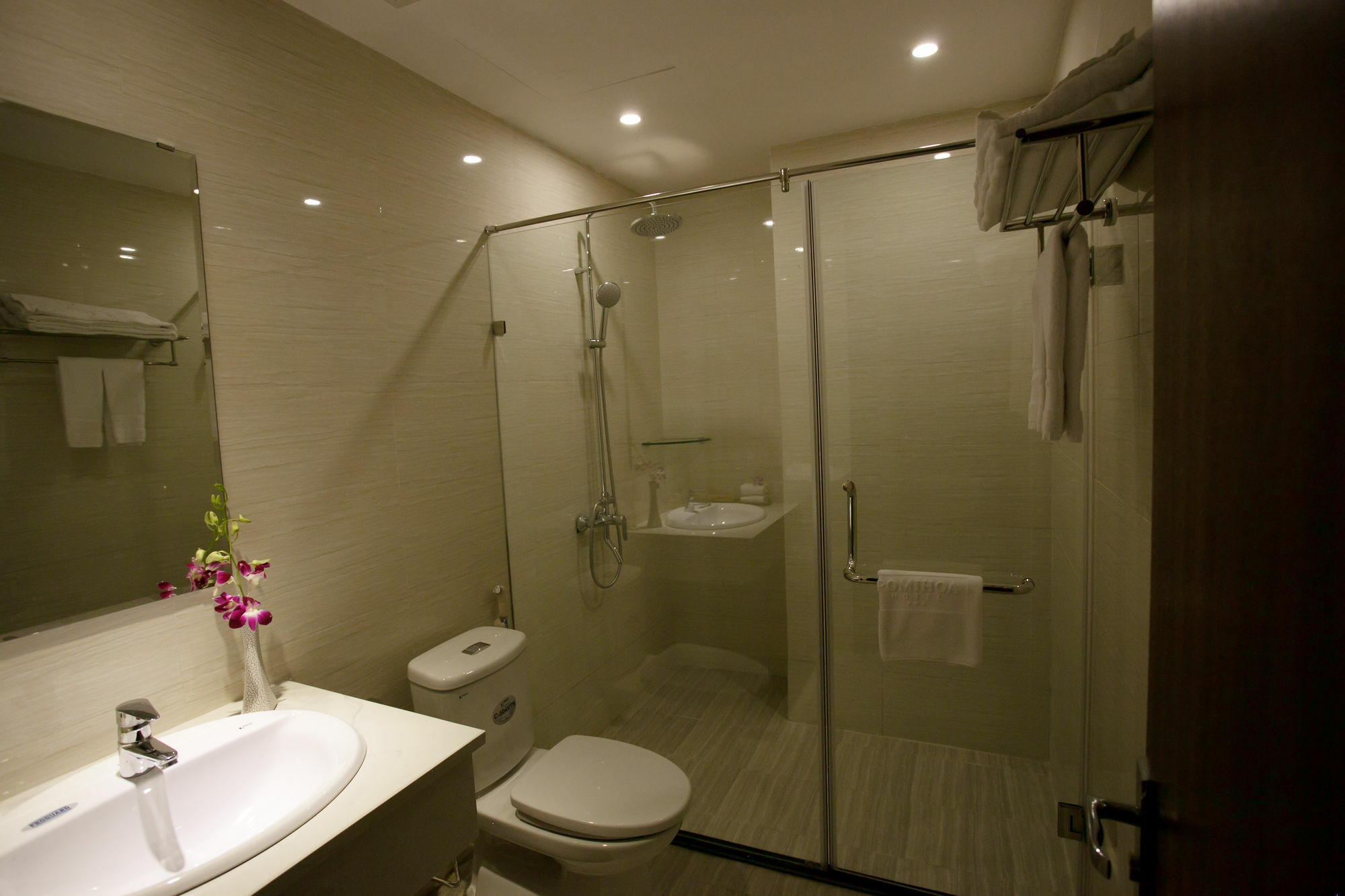 Pomihoa Hotel 3*