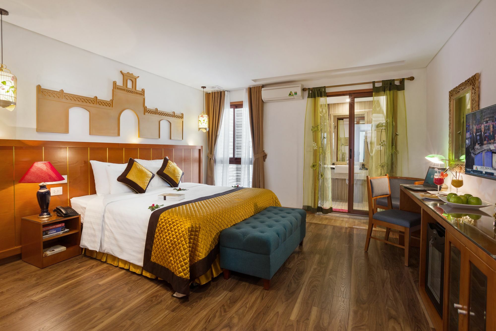 Golden Hotel