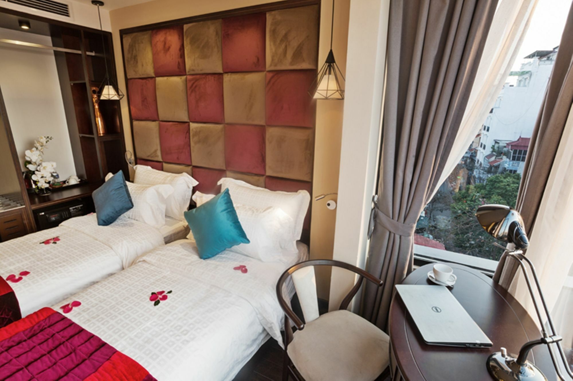 La Storia 3* Hanoi