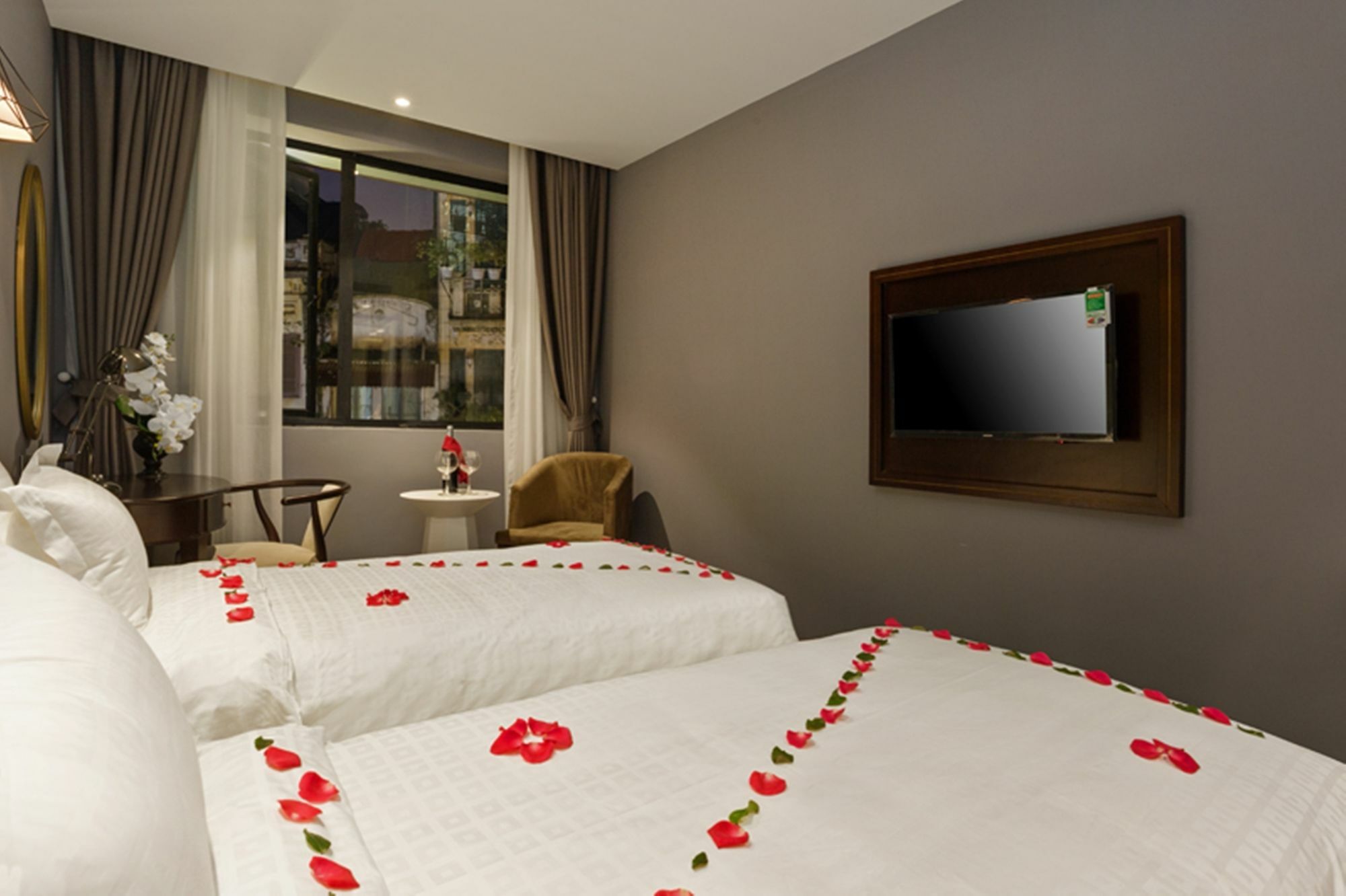 La Storia 3* Hanoi