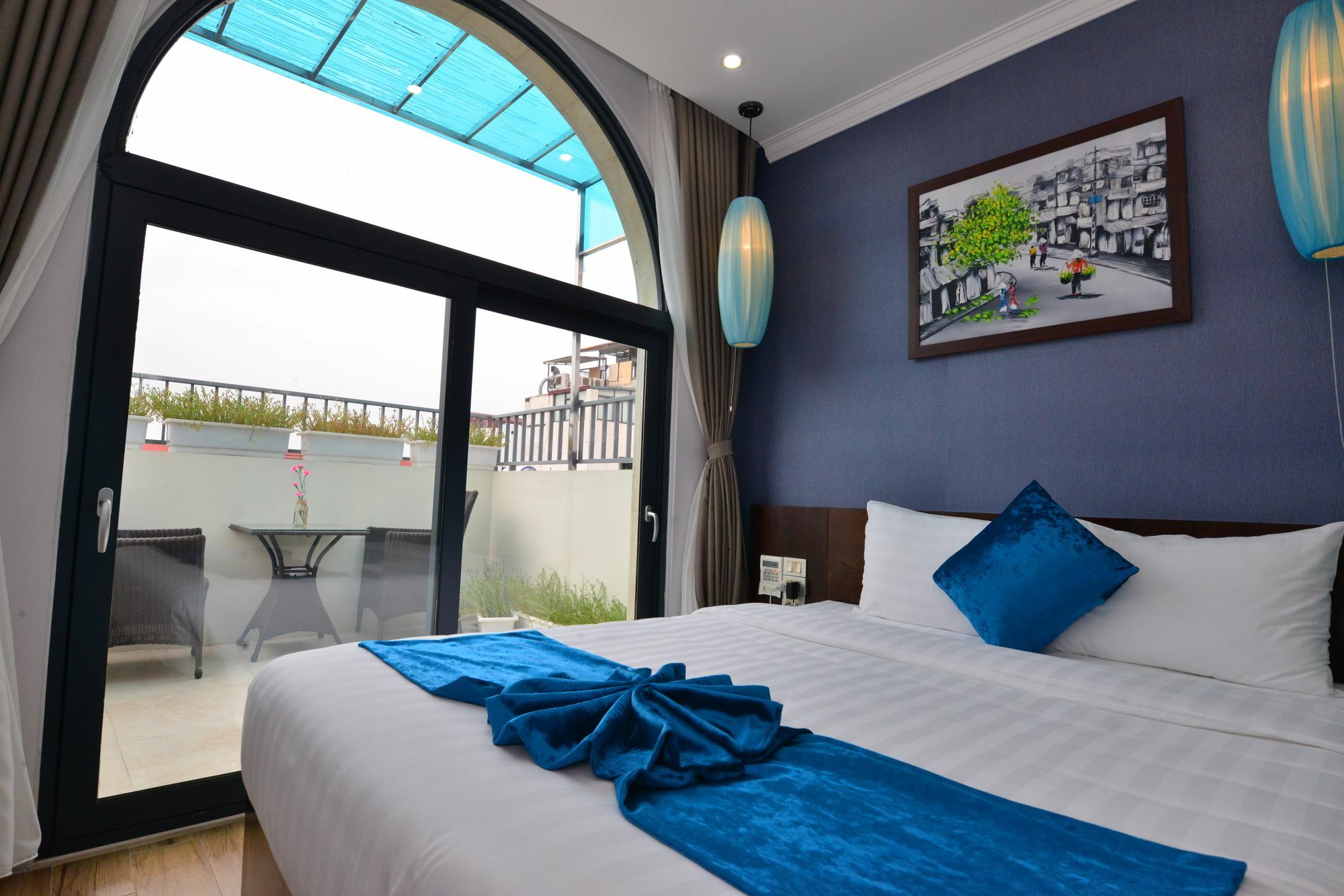 Bella Premier & Rooftop Skybar Hotel 4*