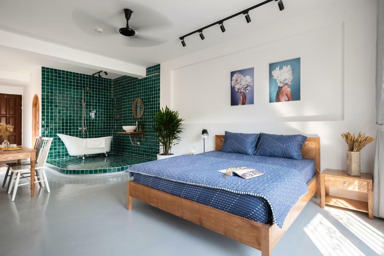 Nyna House-luxury-clean-sword *