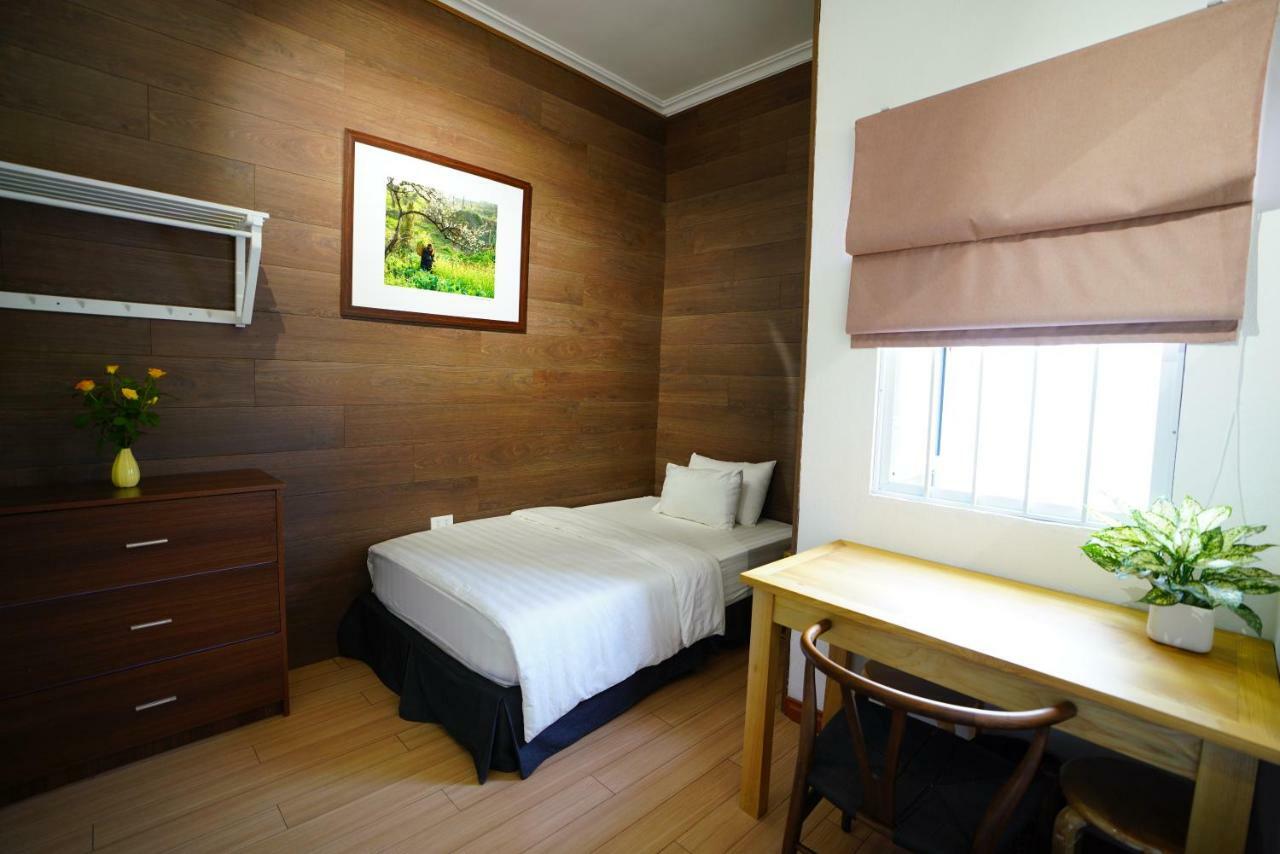 Elegant Studio Yet Kieu * Hanoi