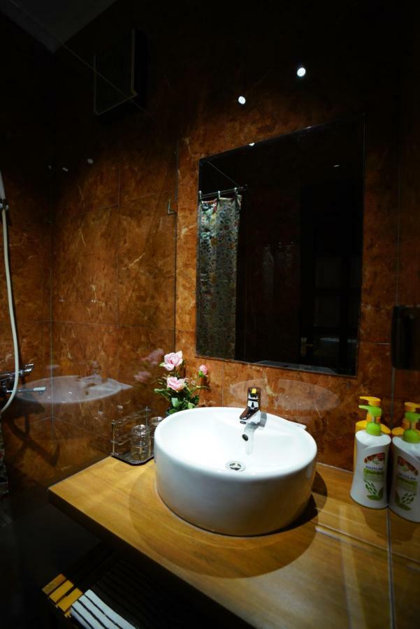 Elegant Studio Yet Kieu