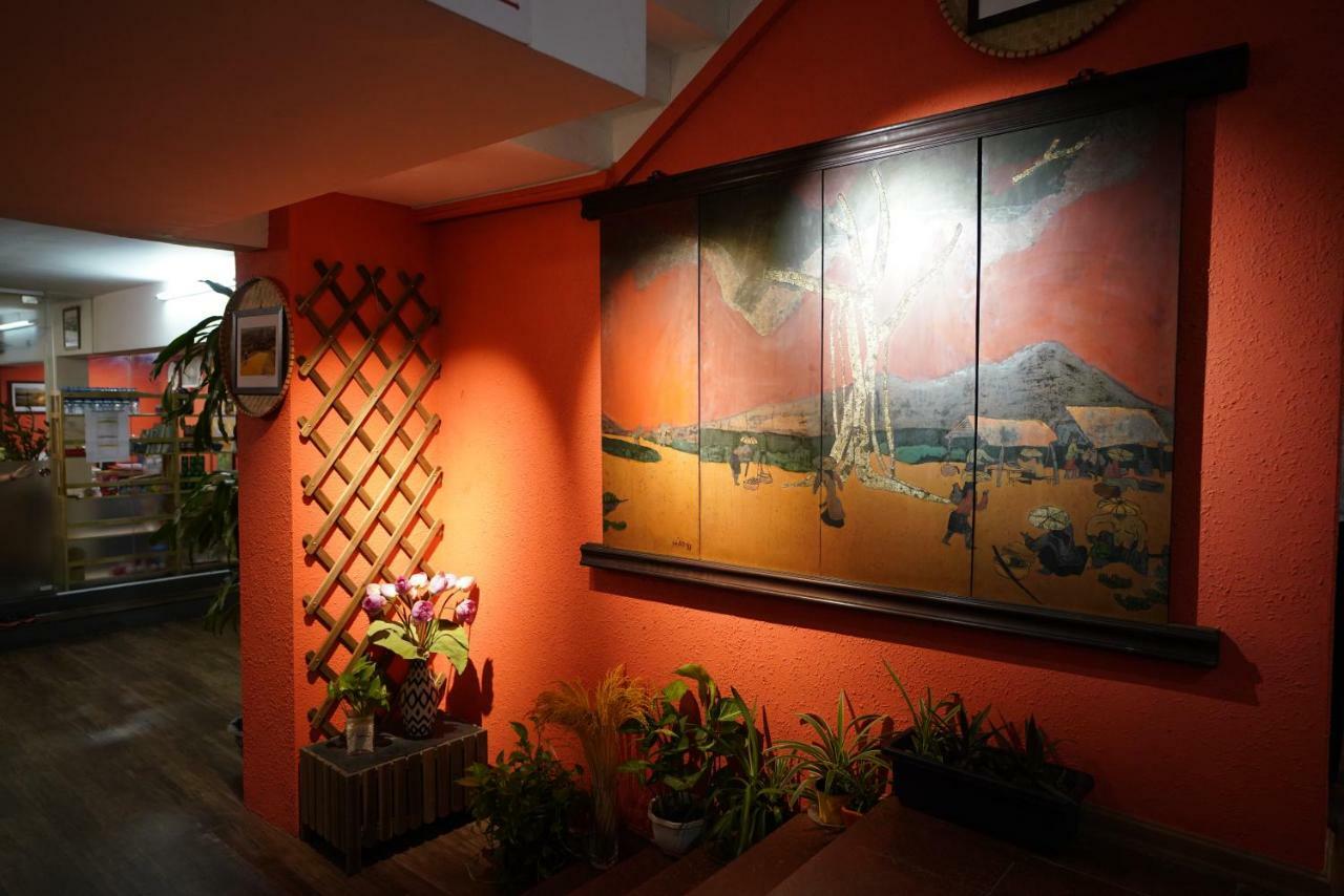 Elegant Studio Yet Kieu *