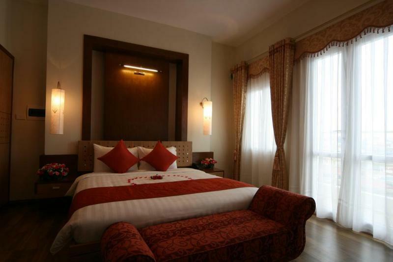 Eliana Ruby & Travel Hanoi