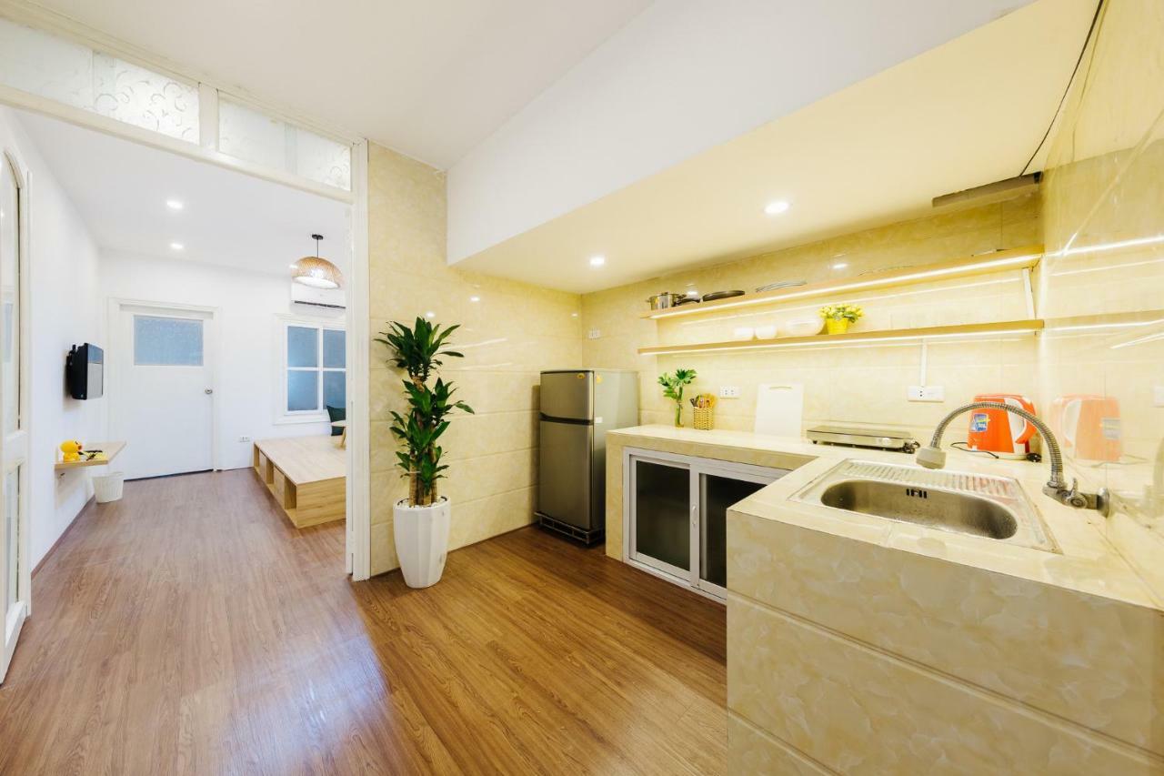 Apartment Buzz 2 Bedroom In Old Quarter With Balcony Hanoi