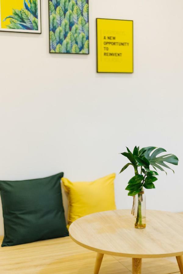 Buzz 2 Bedroom In Old Quarter With Balcony Apartment Hanoi