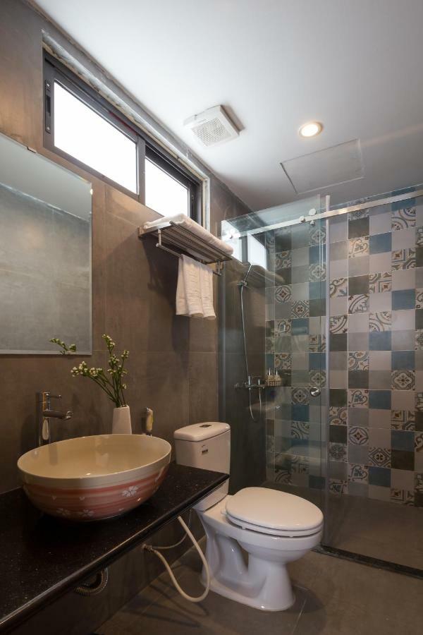 Centraltique Downtown - Bespoke Colonial House Near Hoan Kiem