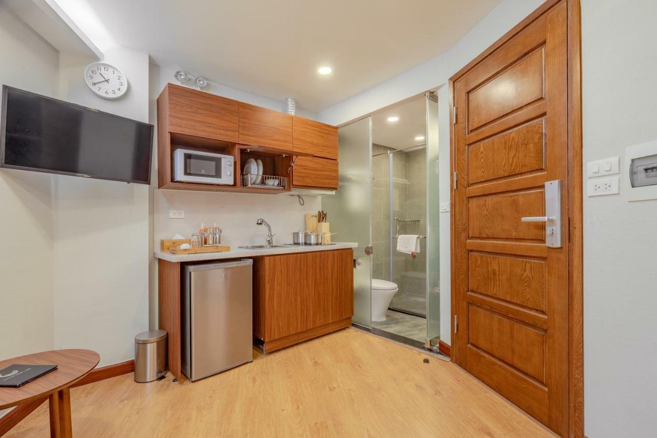 Apartment 22land Moon West *