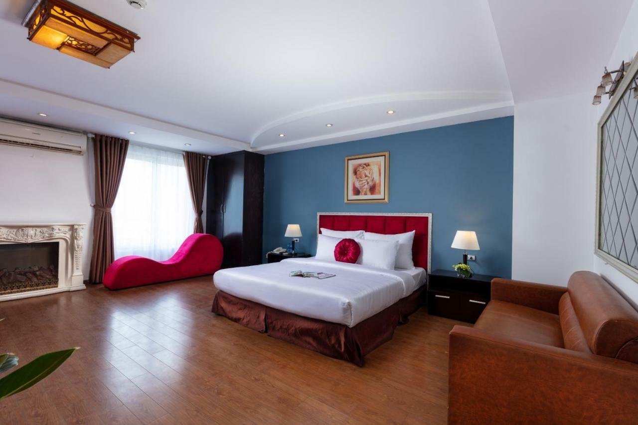 & Travel Hotel