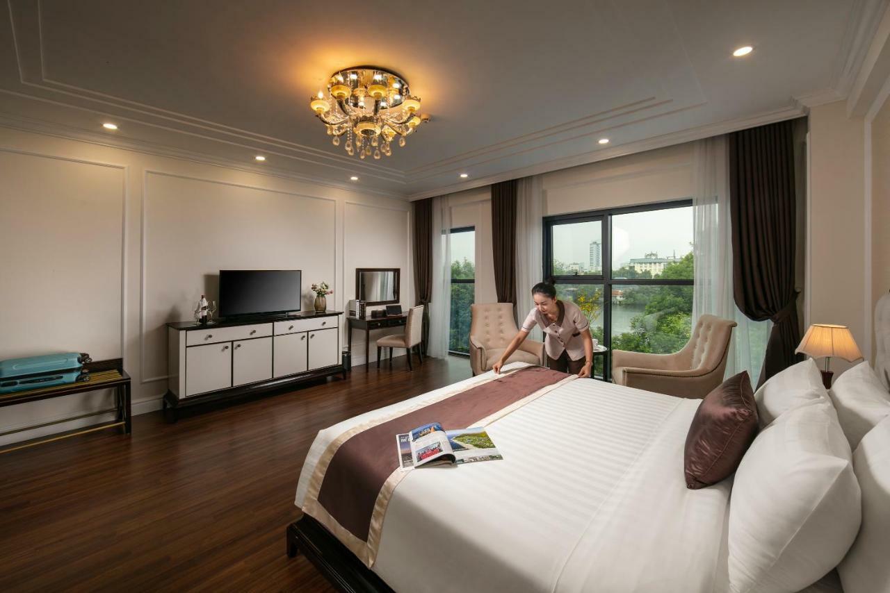 Adonis Hotel 3*