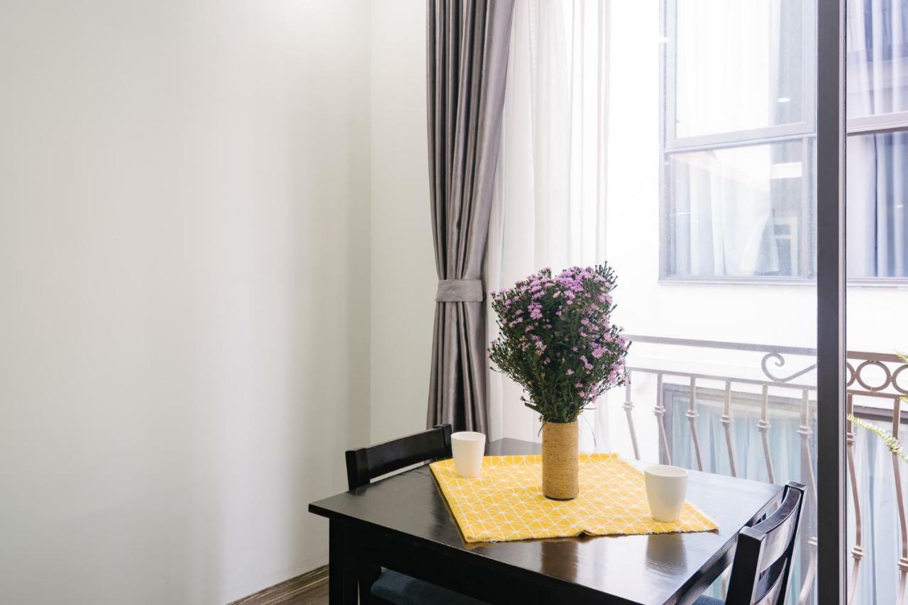 Luck Apart 01 - Tay Ho One Bedroom Apartment!