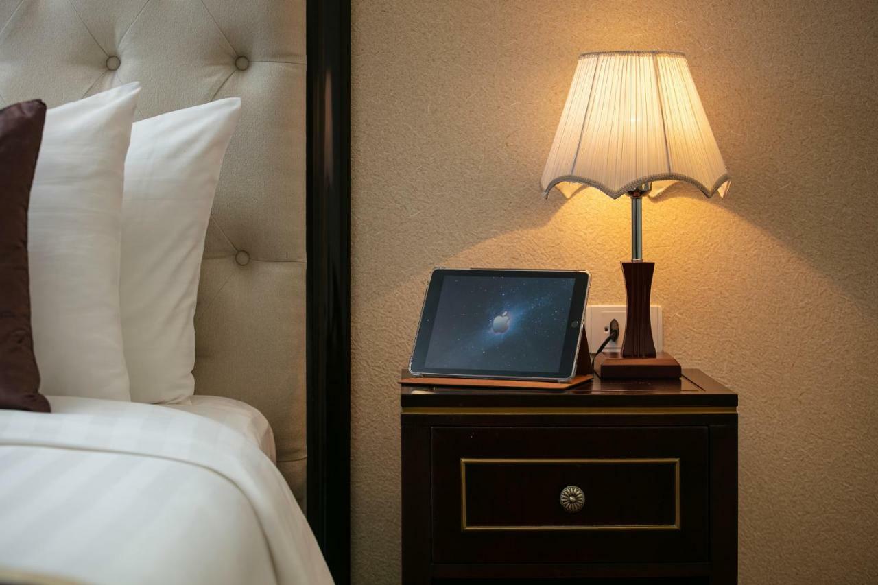 Hotel Adonis Hanoi