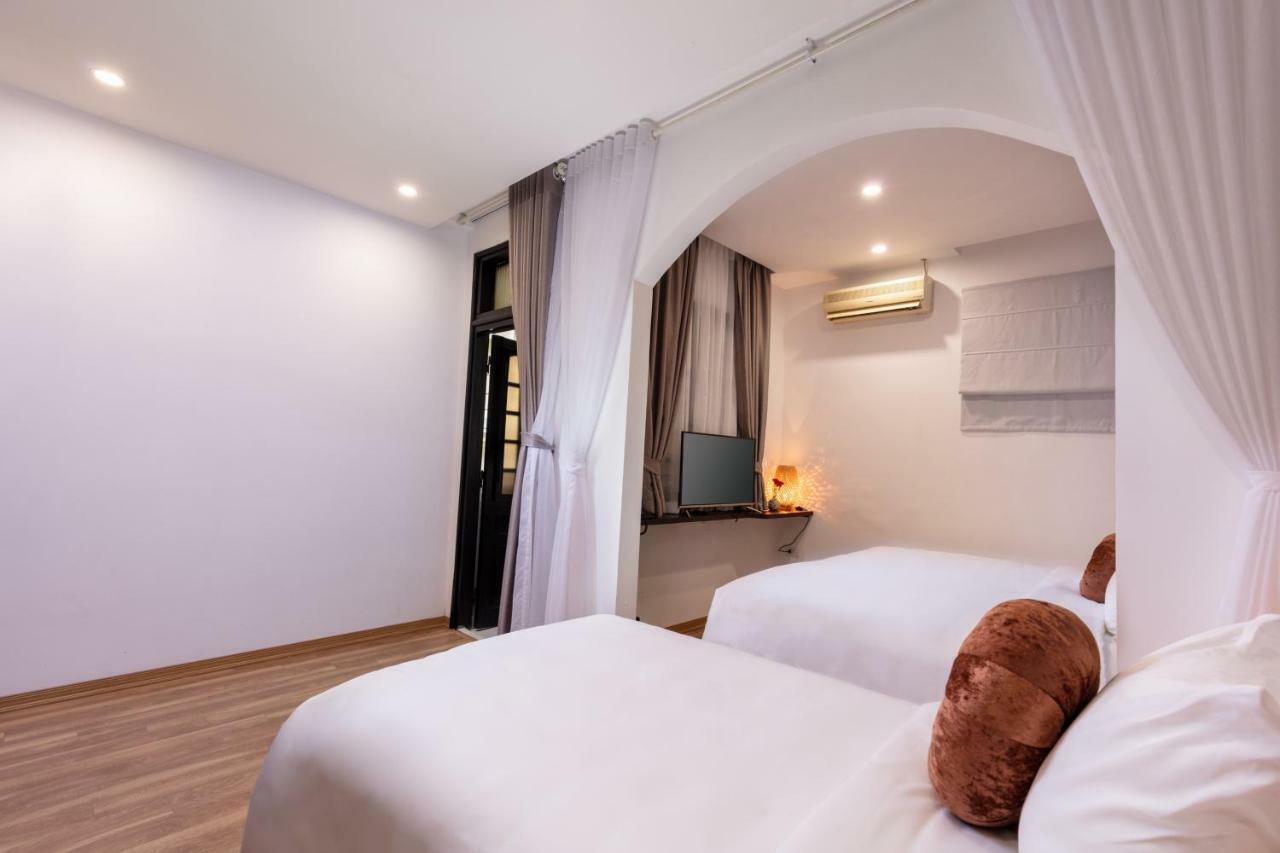 Hotel Center Silk Lullaby And Travel