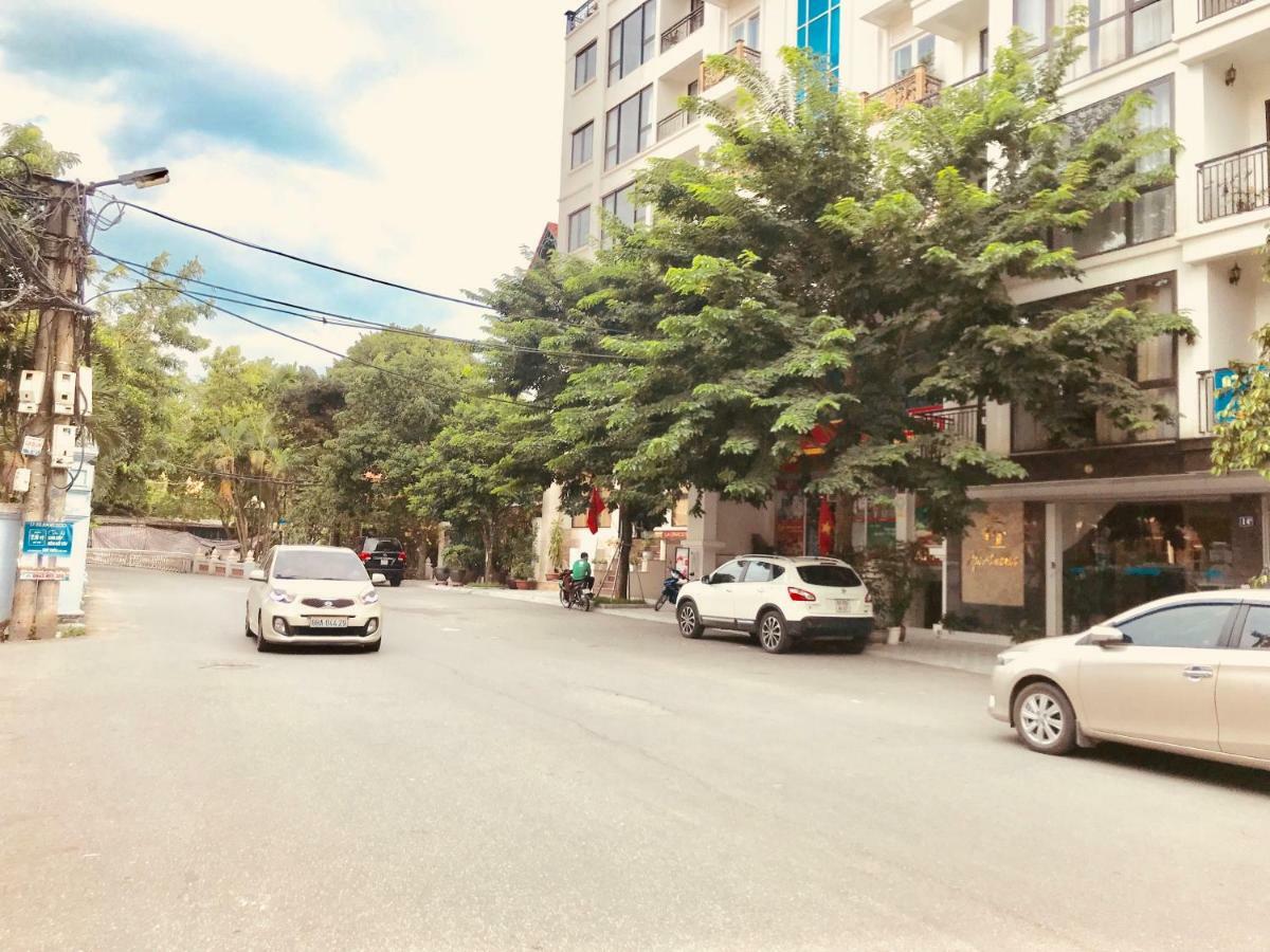 Luck Apart 01 - Tay Ho One Bedroom Apartment!