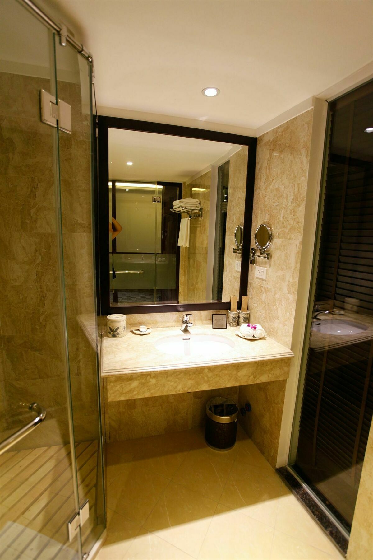Hotel Essence Palace 3*