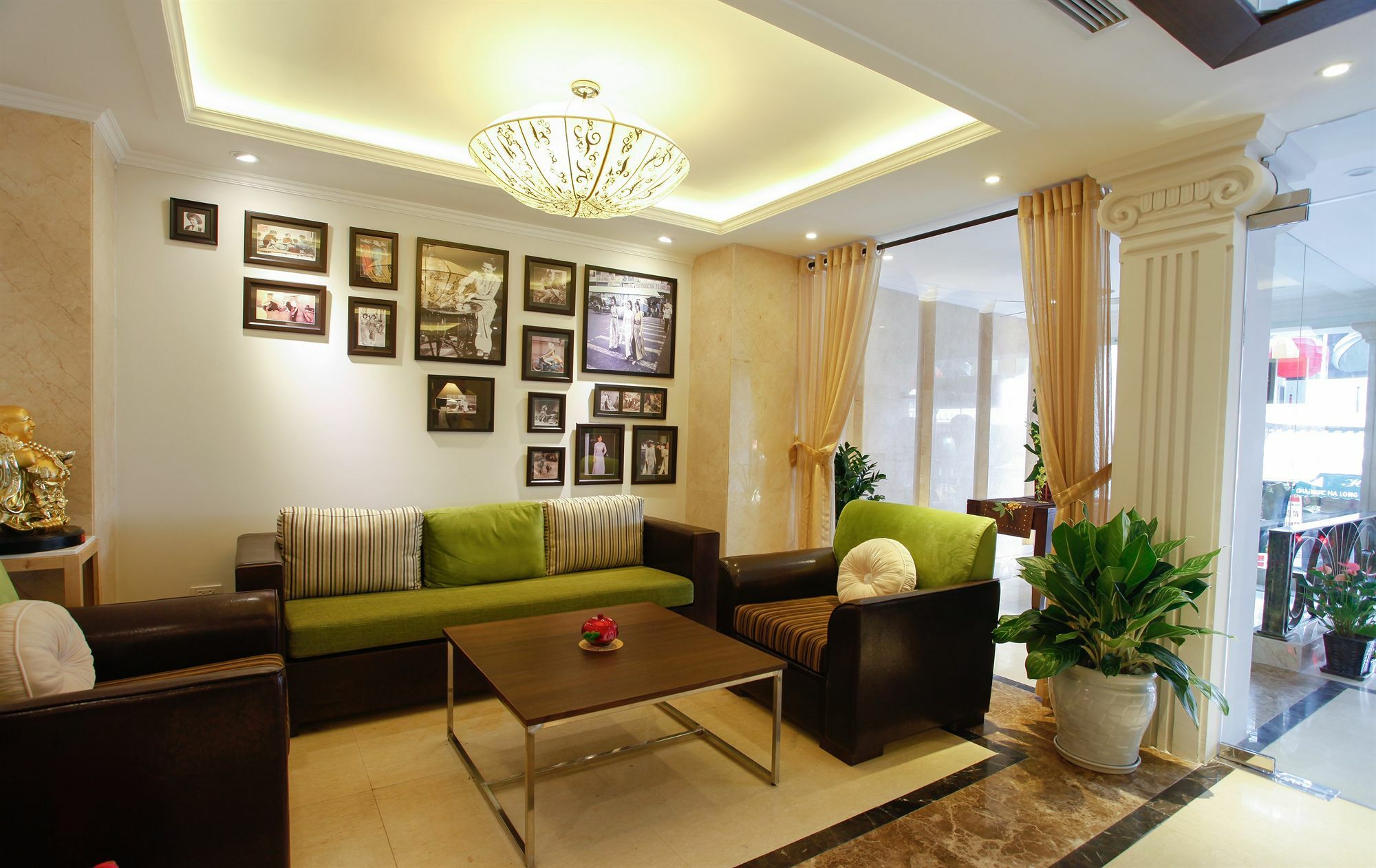 Essence Palace 3*
