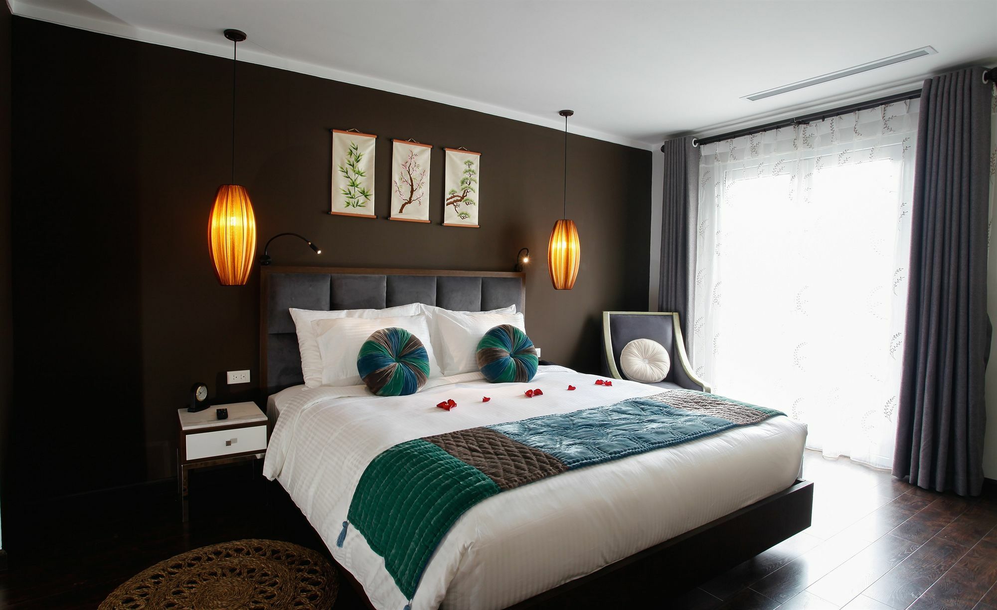 Essence Palace Hotel 3*
