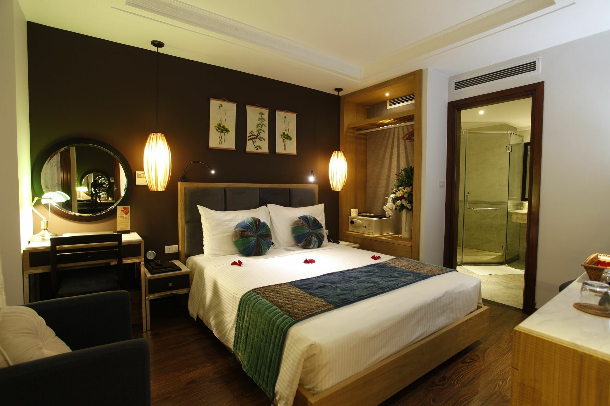 Hotel Essence Palace