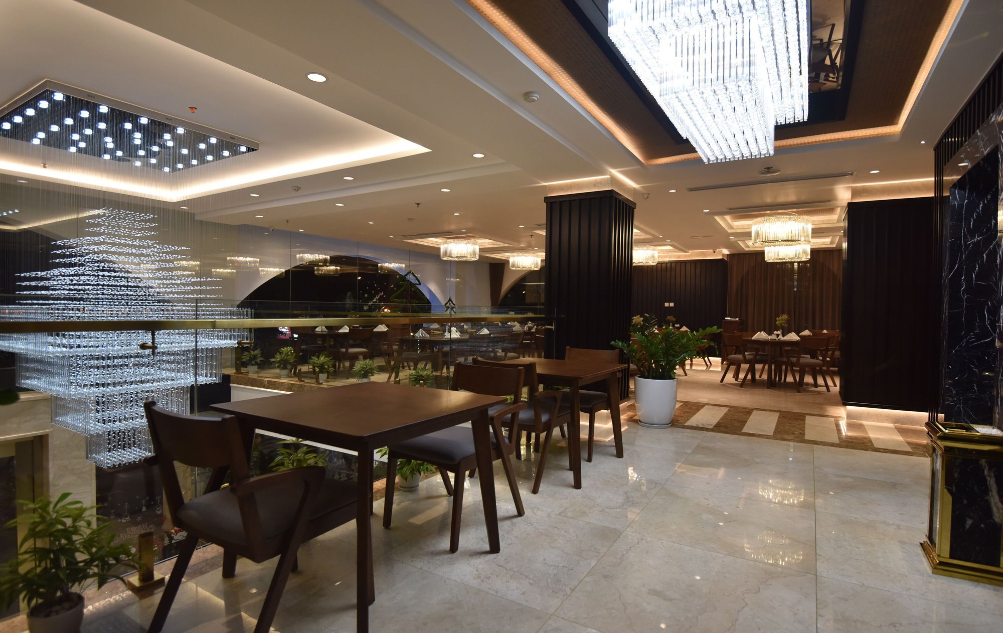Hotel Grandiose &