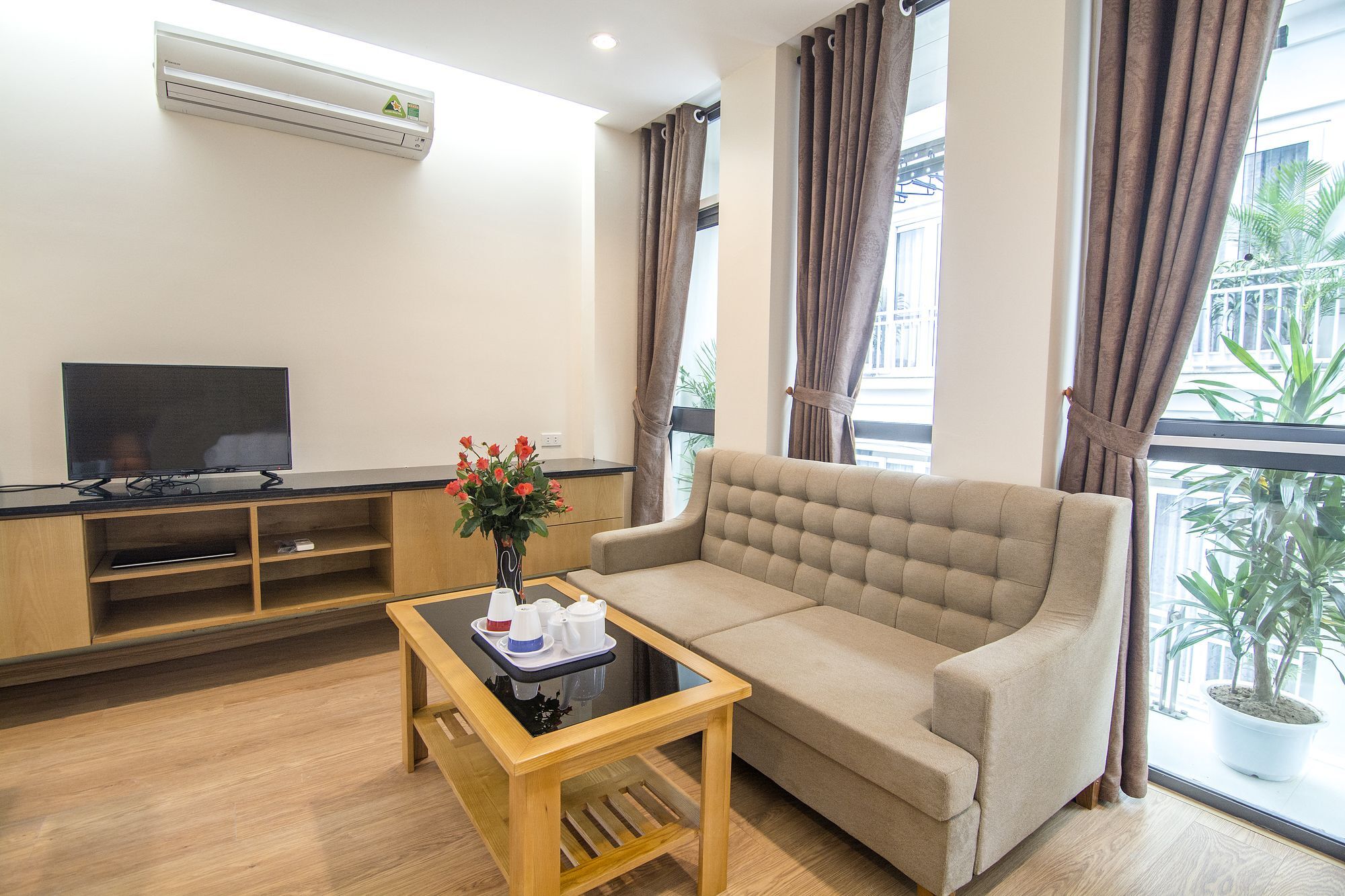 Hotel Canary & Hanoi