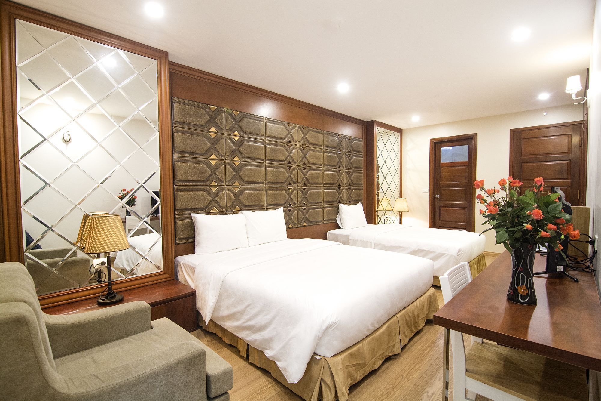 Canary & Hotel 3*