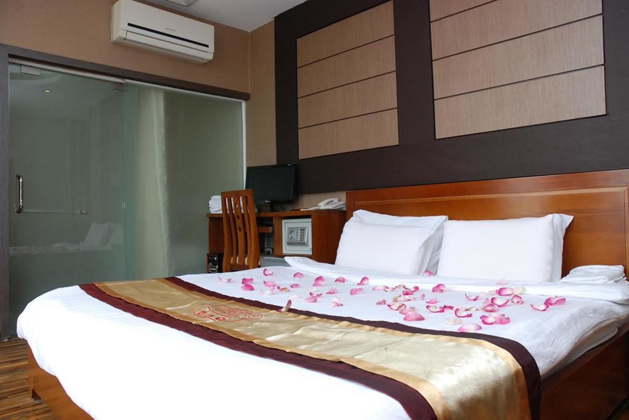 Oyo 1107 Dream Gold 1 Hotel Hanoi