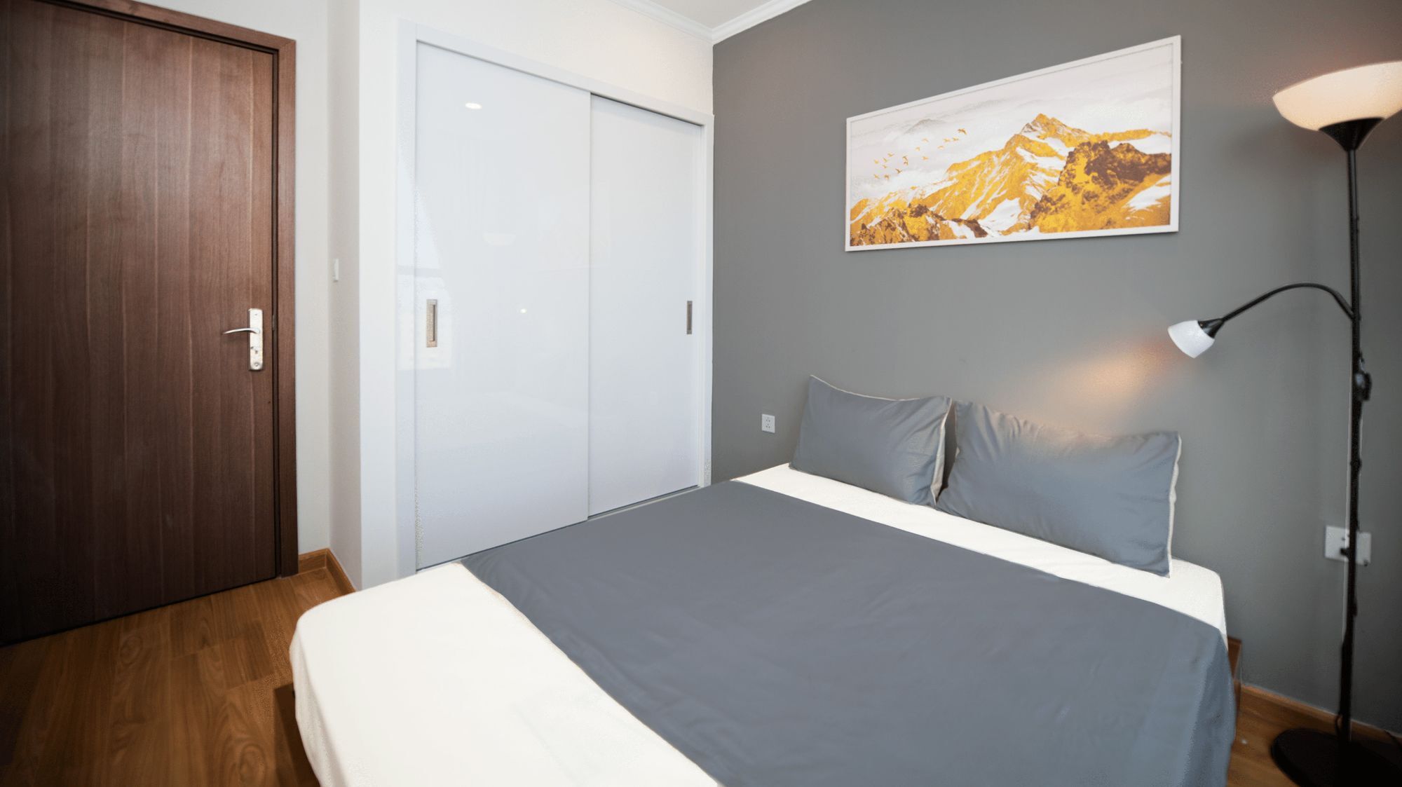 Lily Hometel Vinhomes Gardenia Mydinh Hà Nội