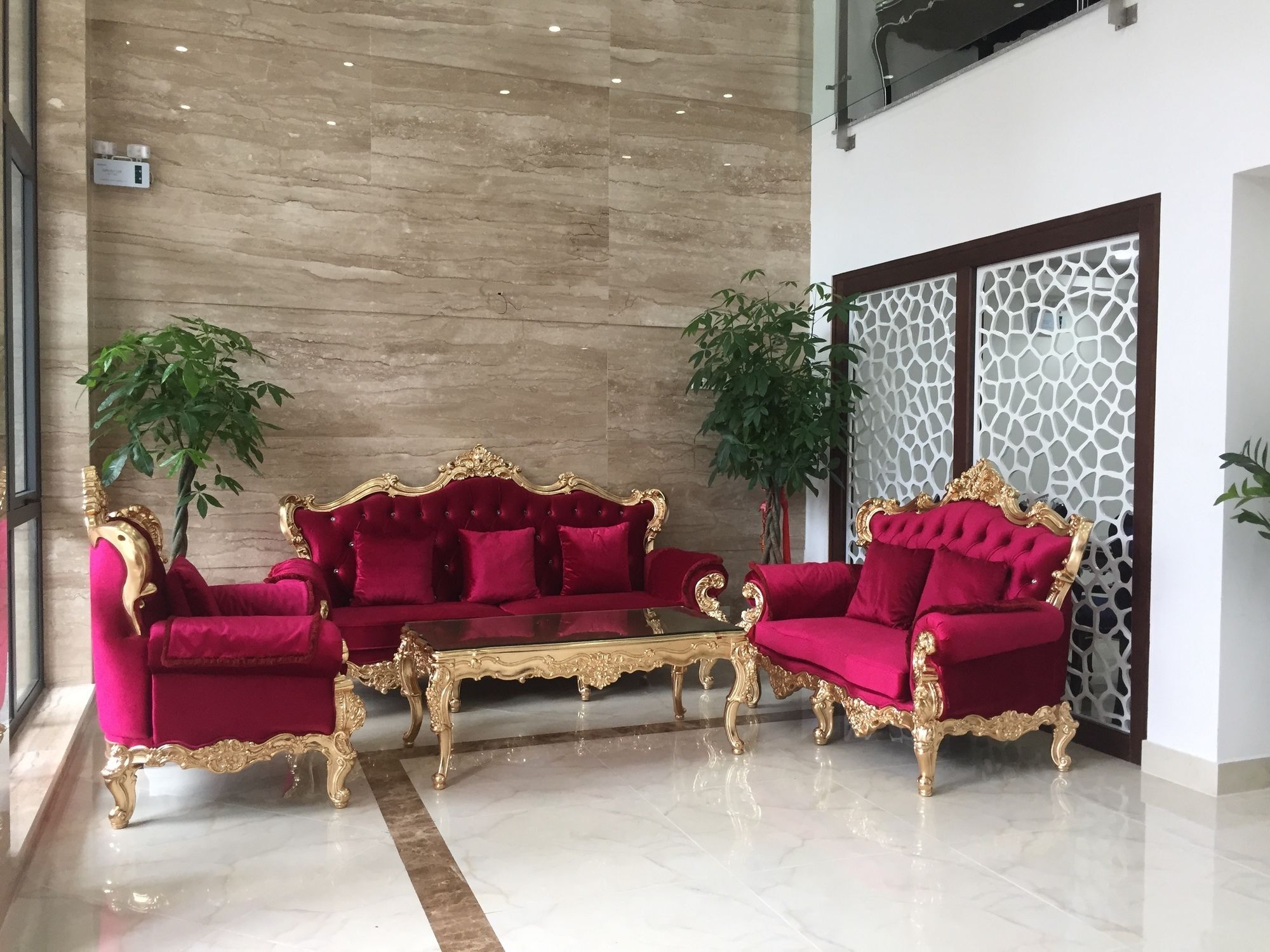 Suji Hotel 3*