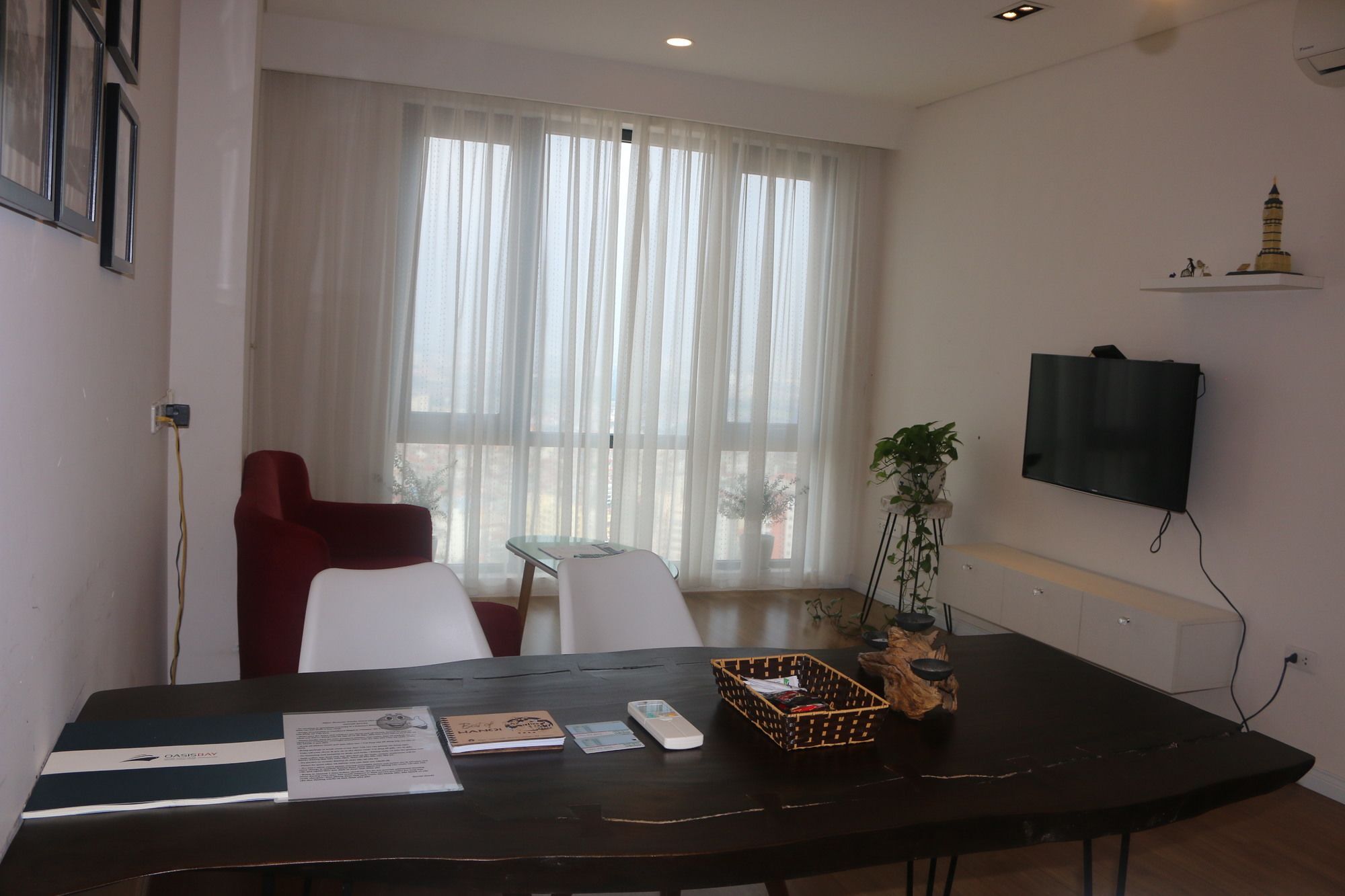 Phuong Mipec Riverside Apartment