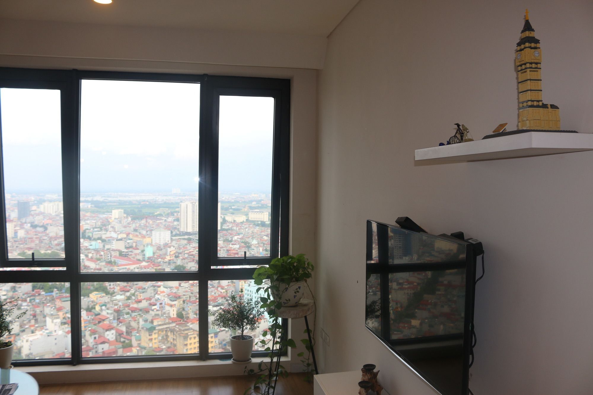 Phuong Mipec Riverside Apartment *