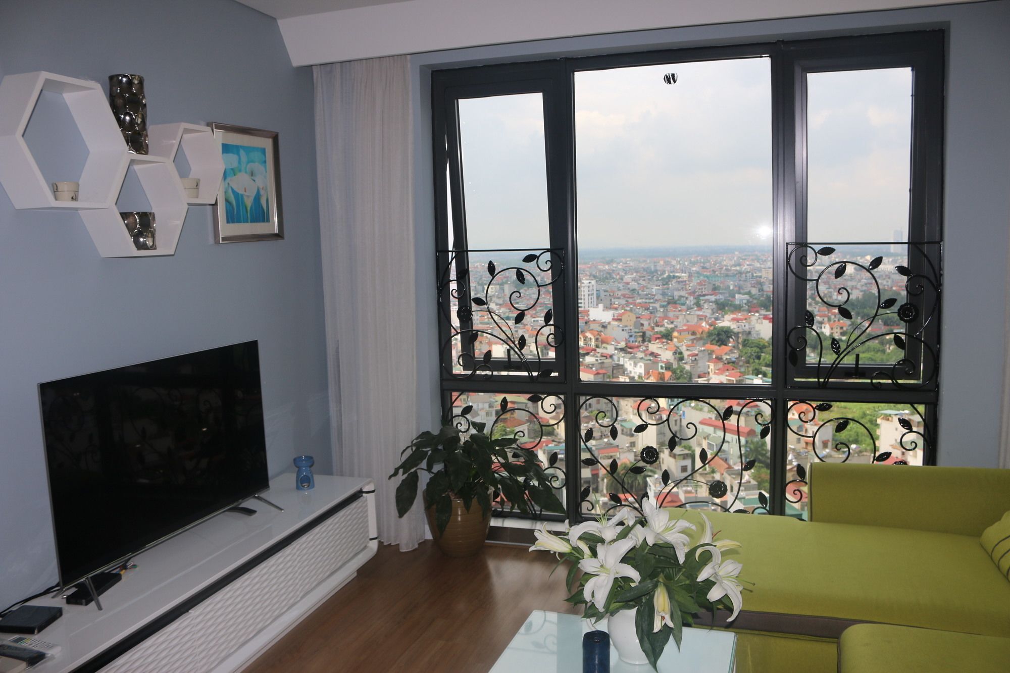 Phuong Mipec Riverside Apartment