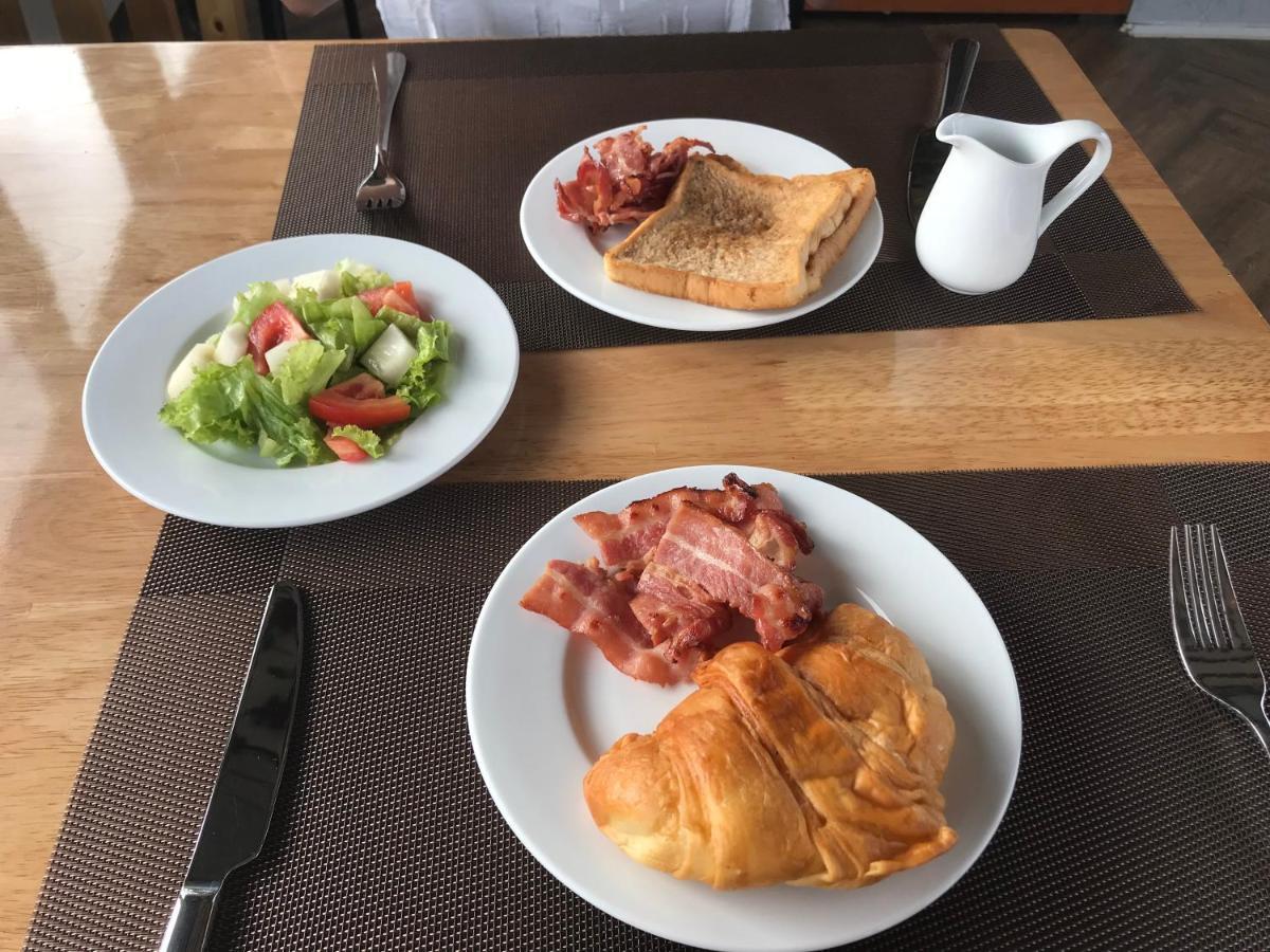 La Cascada House & Travel Hotel