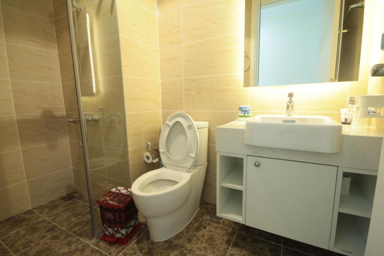 Khách sạn hẻo lánh Vinhomes D'capitale - By Bay Luxury 3*