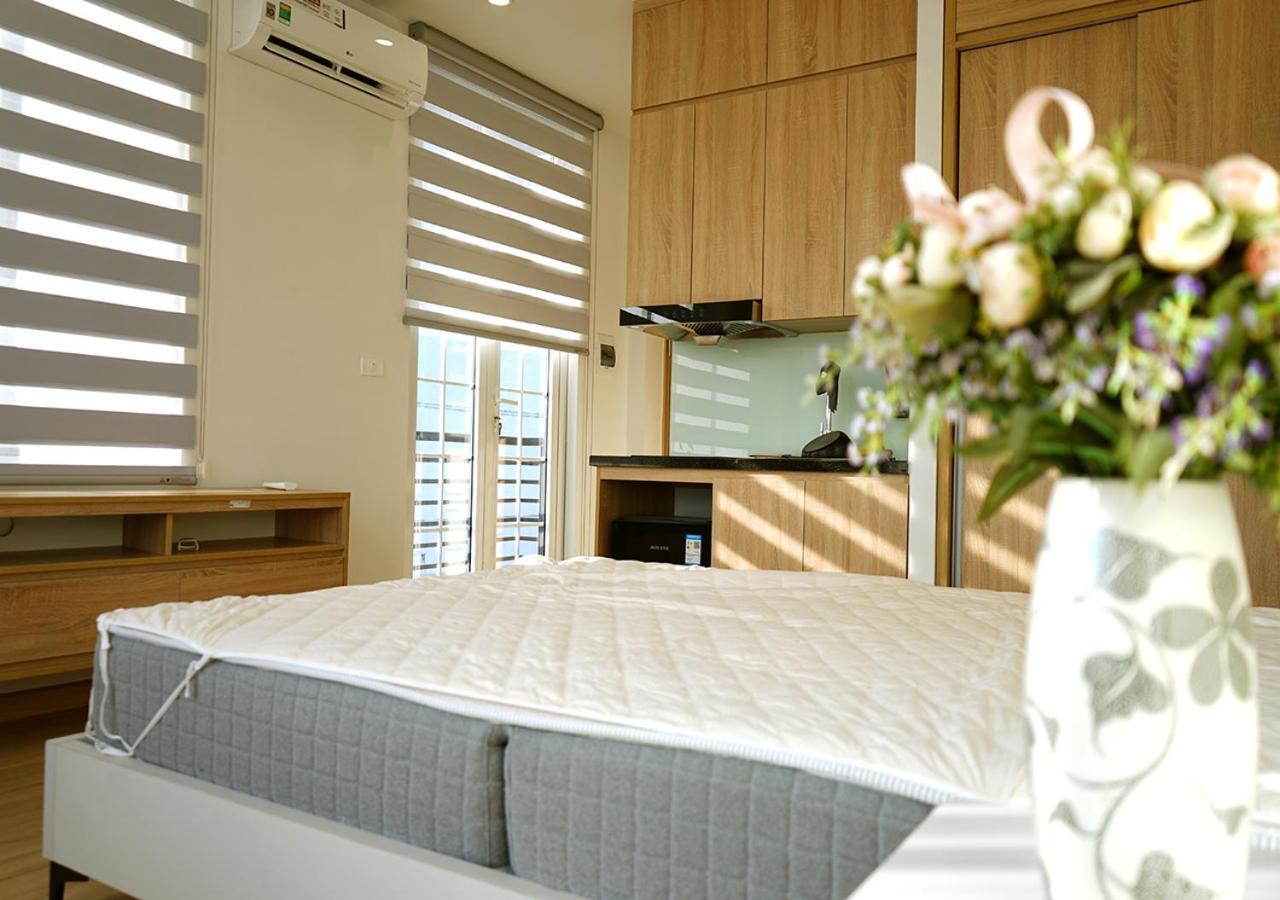 Khách sạn hẻo lánh Lyn House - Service Hoang Quoc Viet