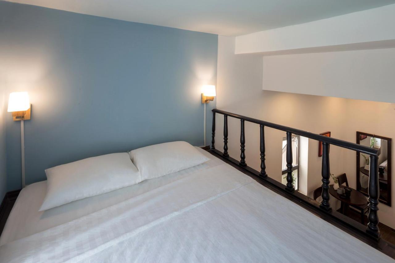 Centraltique Downtown - Bespoke Colonial House Near Hoan Kiem