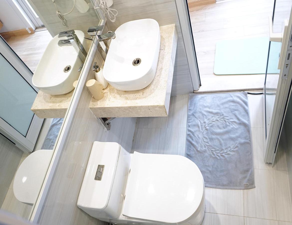 Lyn House - Service Hoang Quoc Viet