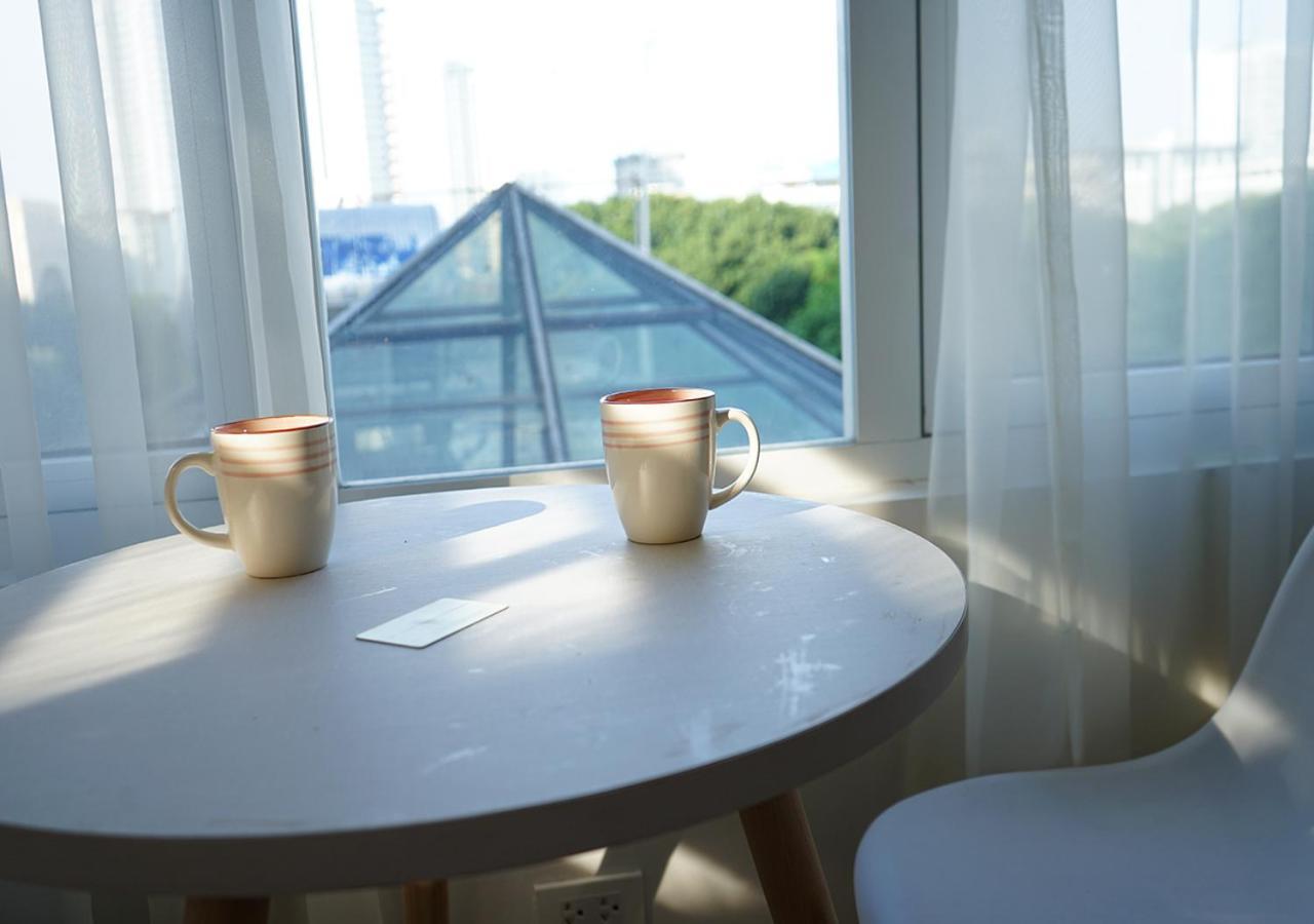 Khách sạn hẻo lánh Lyn House - Service Hoang Quoc Viet