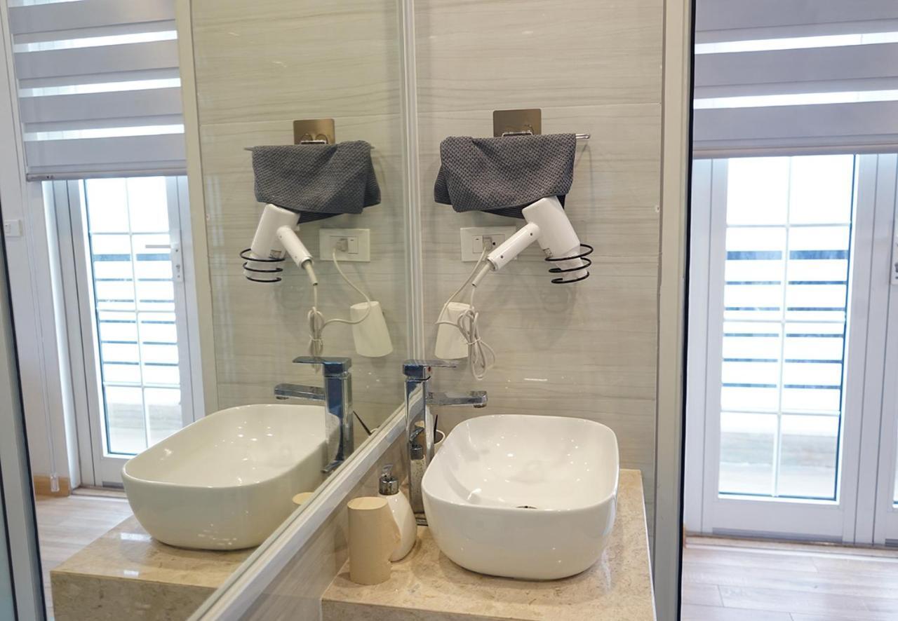 Lyn House - Service Hoang Quoc Viet Khách sạn hẻo lánh Hà Nội