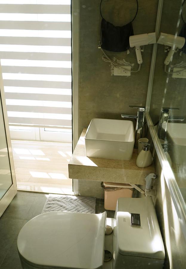 Lyn House - Service Hoang Quoc Viet