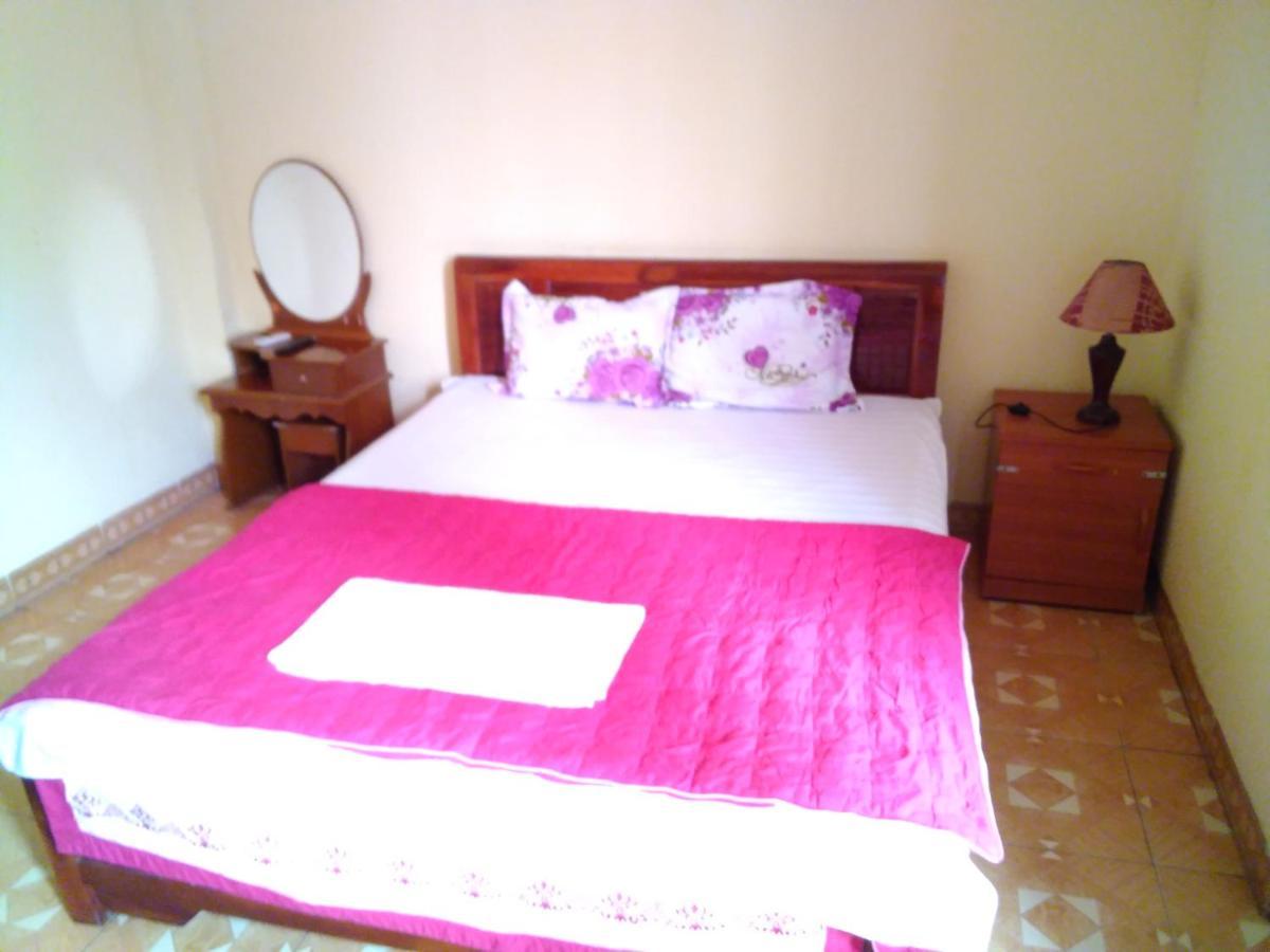 Khách sạn Spot On 818 Tan Ky 2*