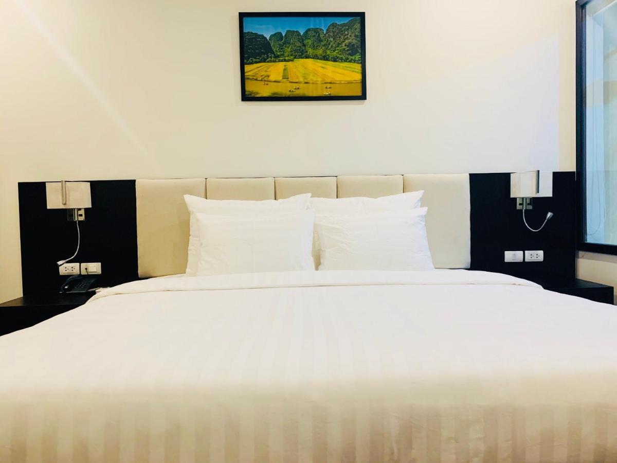 Paragon Noi Bai & Pool Hotel Hanoi